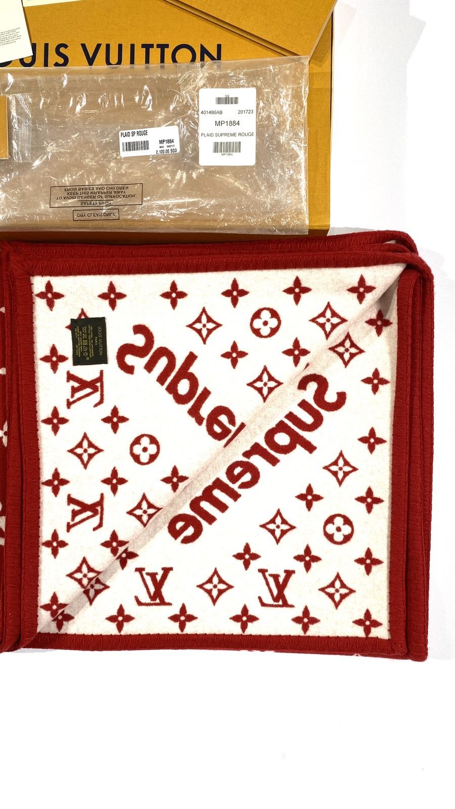 Louis Vuitton × Supreme Louis Vuitton X Supreme Blanket Red Monogram Size ONE SIZE - 2 Thumbnail