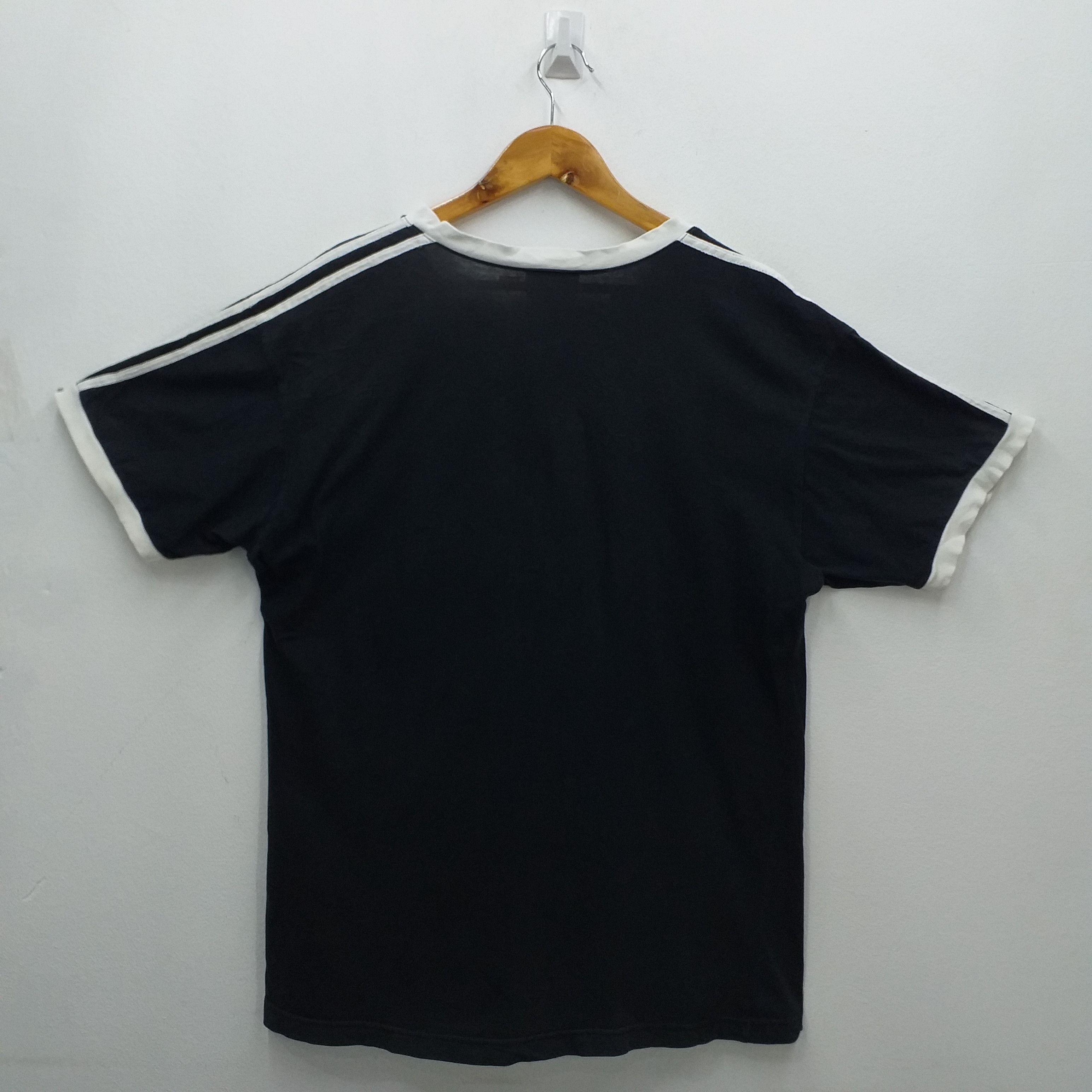 Adidas Vintage Adidas Small Logo Embroided Tshirt - E096 Size US L / EU 52-54 / 3 - 2 Thumbnail