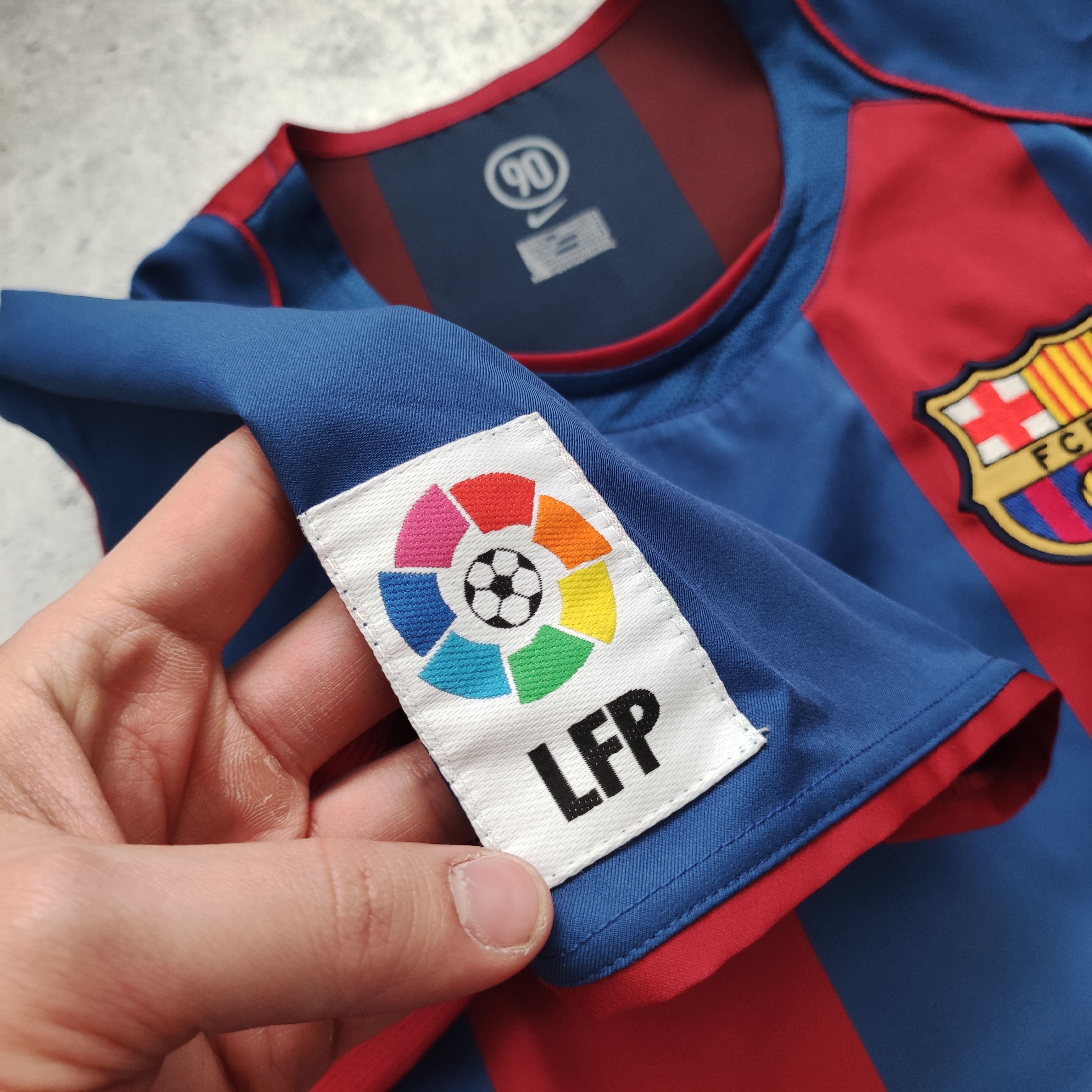 Nike × Vintage Vintage RARE 2004 FC Barcelona Home Nike Football Jersey Size US S / EU 44-46 / 1 - 5 Thumbnail