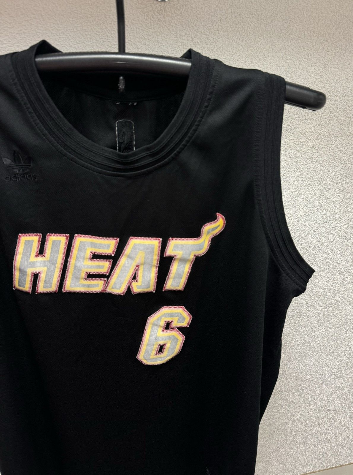 Adidas Lebron James adidas Miami heat NBA SOCCER JERSEY L SZ WADE Size US L / EU 52-54 / 3 - 4 Thumbnail