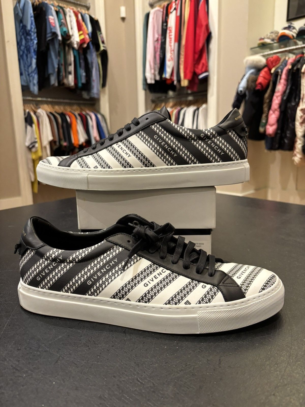 Givenchy Givenchy Low Top Sneakers Size US 12 / EU 45 - 1 Thumbnail