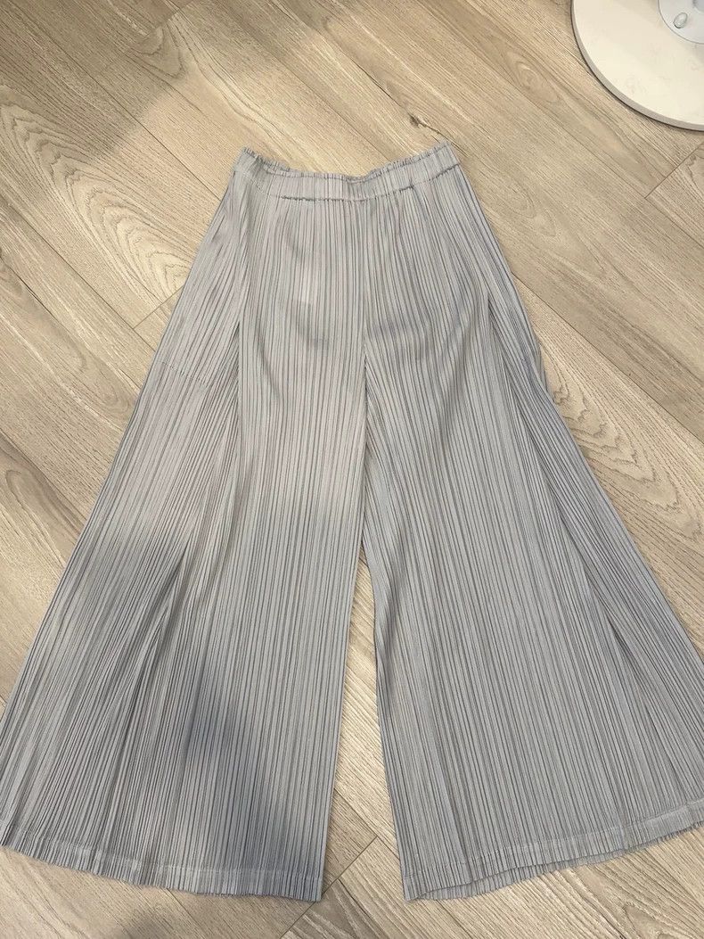 Issey Miyake Issey Miyake size:2 Cold grey pleated wide-leg pants Size 22" - 1 Thumbnail
