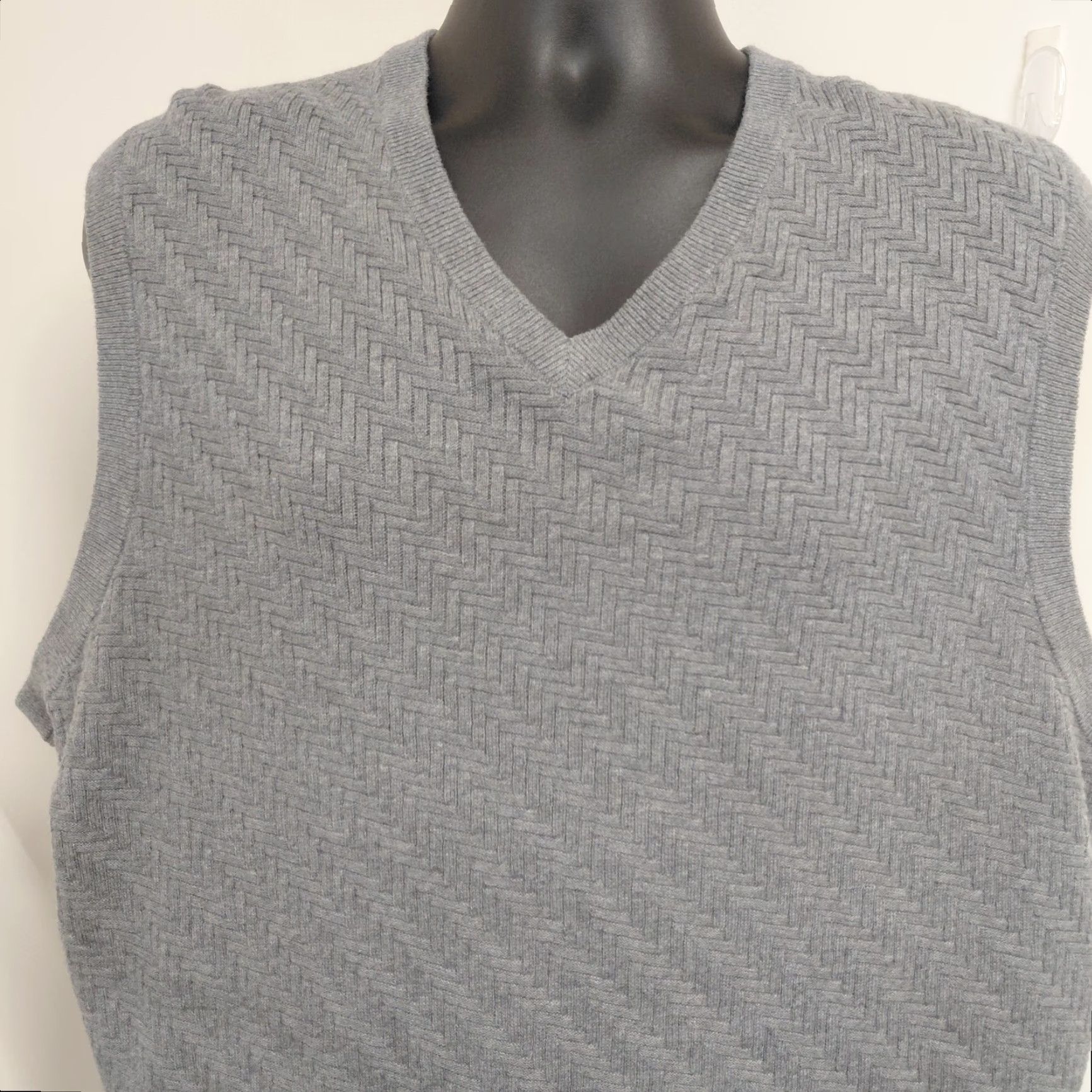 Roundtree & Yorke Rountree & Yorke Sweater Vest Mens Large Heather Grey 100% Cotton Classic Knit Vest, V-Neck, Sleeveless, Cable-Knit, Regular Fit, All Seasons, Gray Size US L / EU 52-54 / 3 - 4 Thumbnail