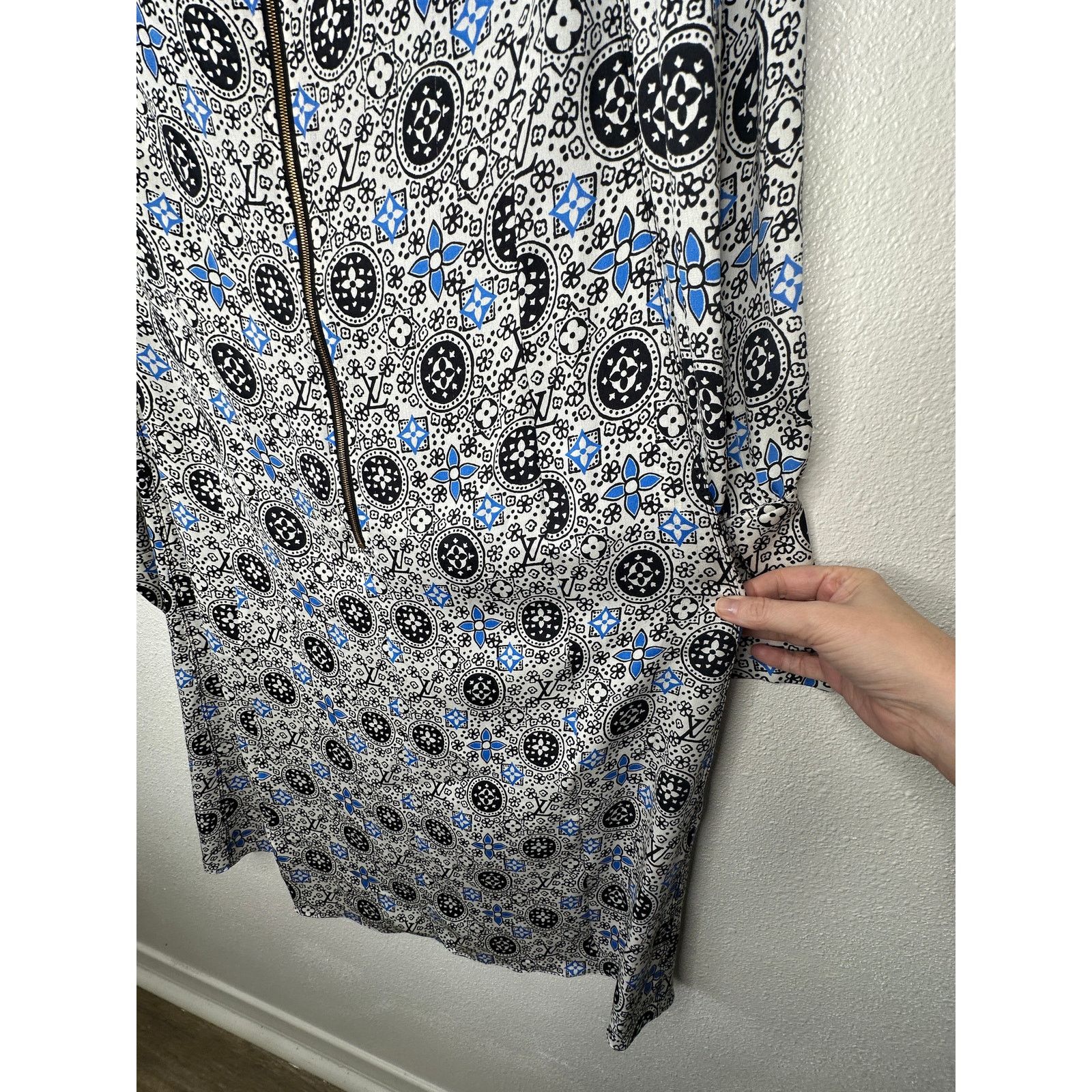 Louis Vuitton Louis Vuitton Silk Belted Midi White Black Blue 42 / 10 Size L / US 10 / IT 46 - 13 Thumbnail