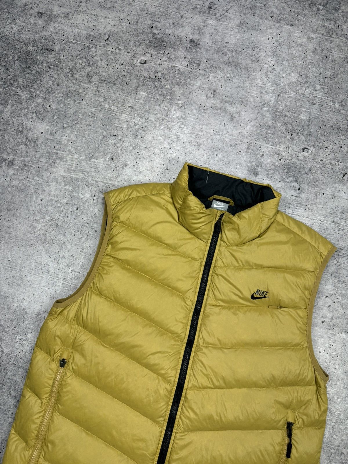 Nike Vintage Nike Y2K Style 90’s 700 Down Puffer Down Casual Vest Size US L / EU 52-54 / 3 - 5 Thumbnail