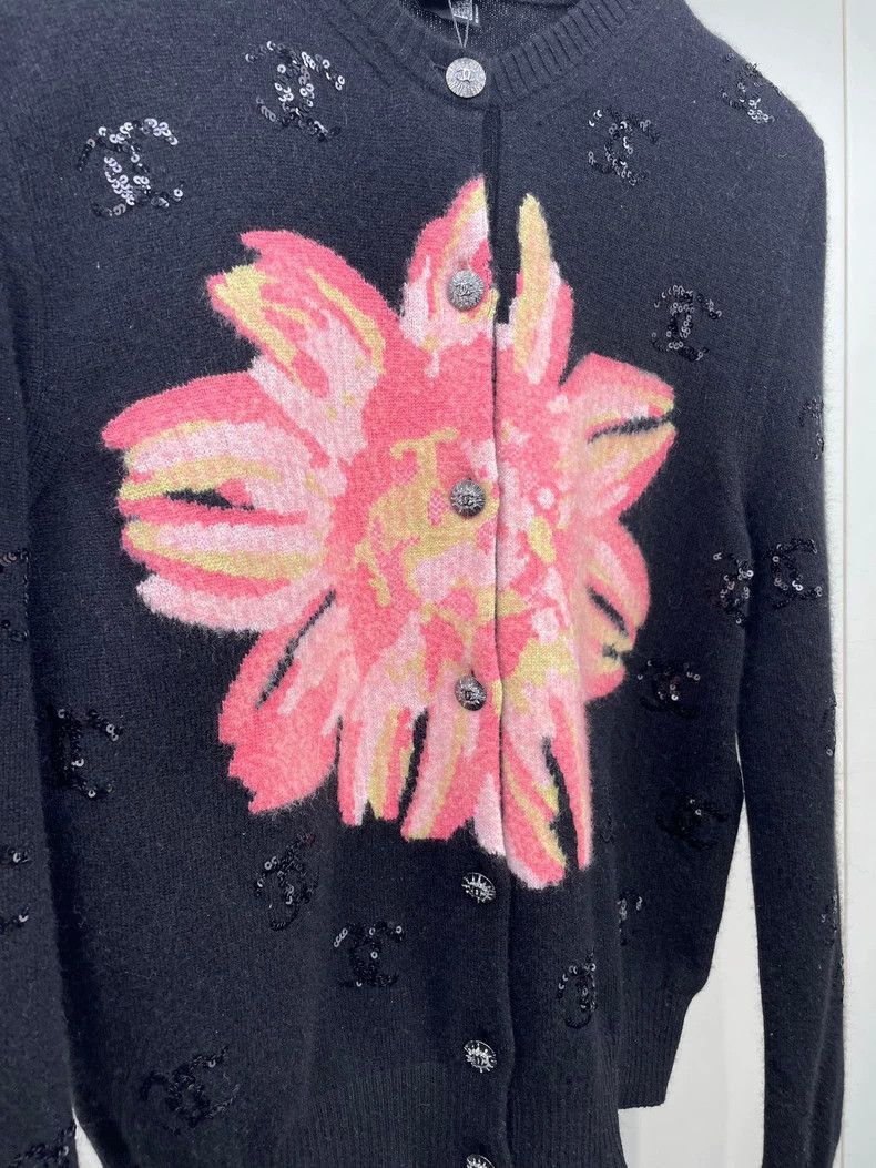 Chanel Chanel Flowers Sequin Cashmere Cardigan -2505 Size US S / EU 44-46 / 1 - 3 Thumbnail