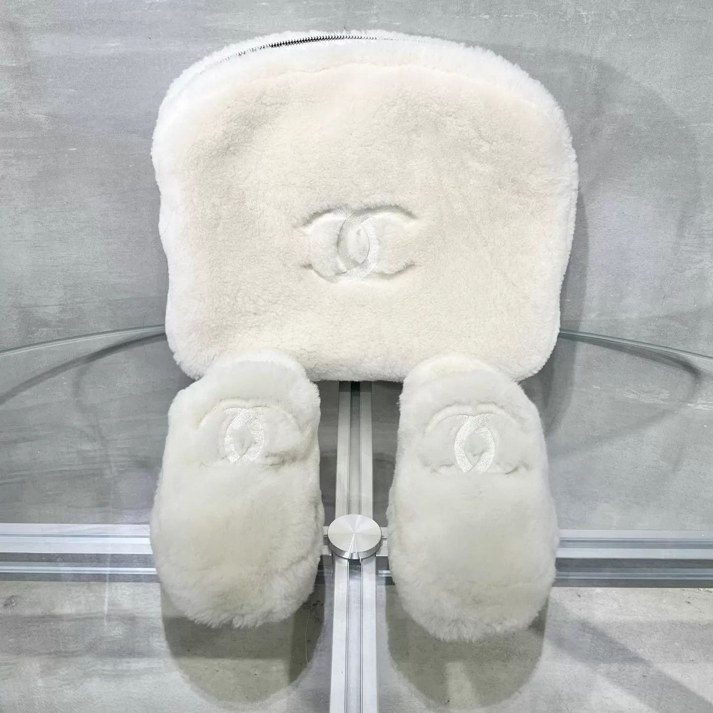 Chanel Chanel 24B white fur slides bag NWT try 36 YH25755 Size US 5.5 / IT 35.5 - 1 Thumbnail