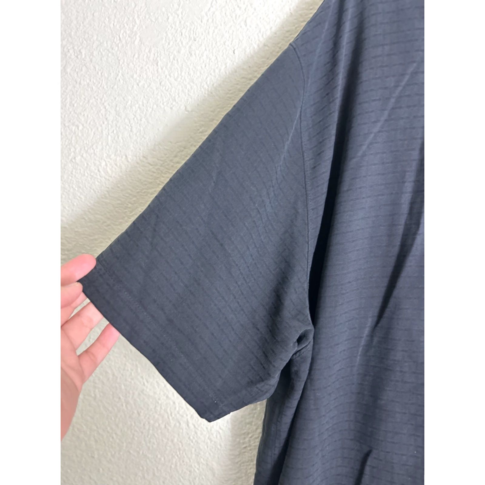 Tommy Bahama Tommy Bahama Shirt XL Men Black Silk Short Sleeve Embroidered Wine Limited Edition Button-Up Size US XL / EU 56 / 4 - 2 Thumbnail