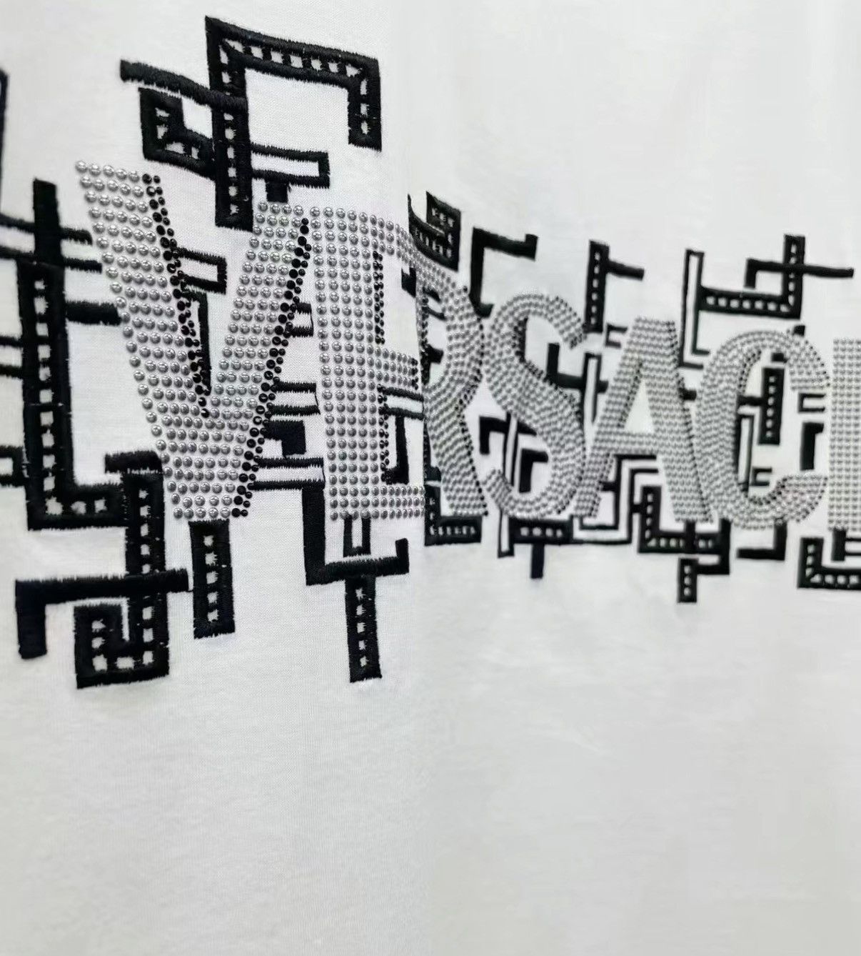 Versace VERSACE Embroidered & Rhinestone Short Sleeve T-shirt J30 Size US L / EU 52-54 / 3 - 3 Thumbnail