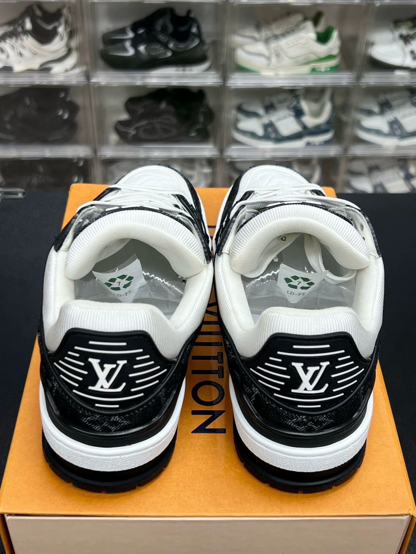 Louis Vuitton lv trainer black and white sneakers size 37.5 Size US 5.5 / EU 38 - 7 Thumbnail