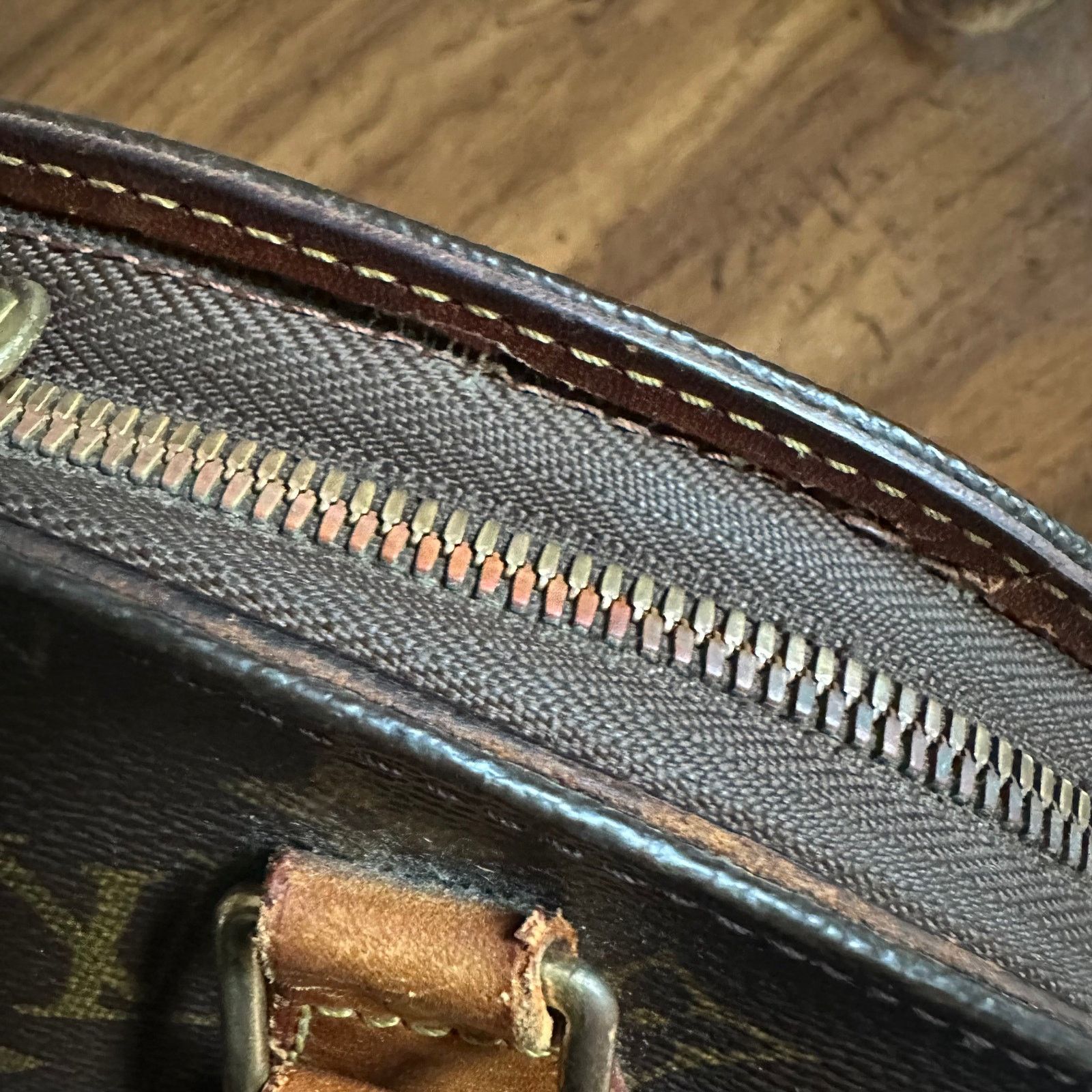 Louis Vuitton Vintage Louis Vuitton 1997 Monogram Ellipse PM Bag Size ONE SIZE - 17 Thumbnail