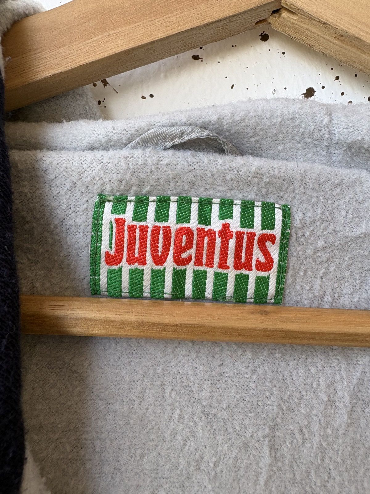 Vintage Rare‼️ Vintage Embroidered Juventus Beyond Sports Big Logo Size US L / EU 52-54 / 3 - 6 Thumbnail