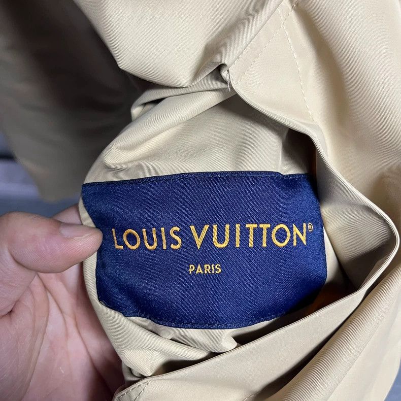 Louis Vuitton louis vuitton Beige pin full logo reversible long jacket 25 Size US L / EU 52-54 / 3 - 6 Thumbnail