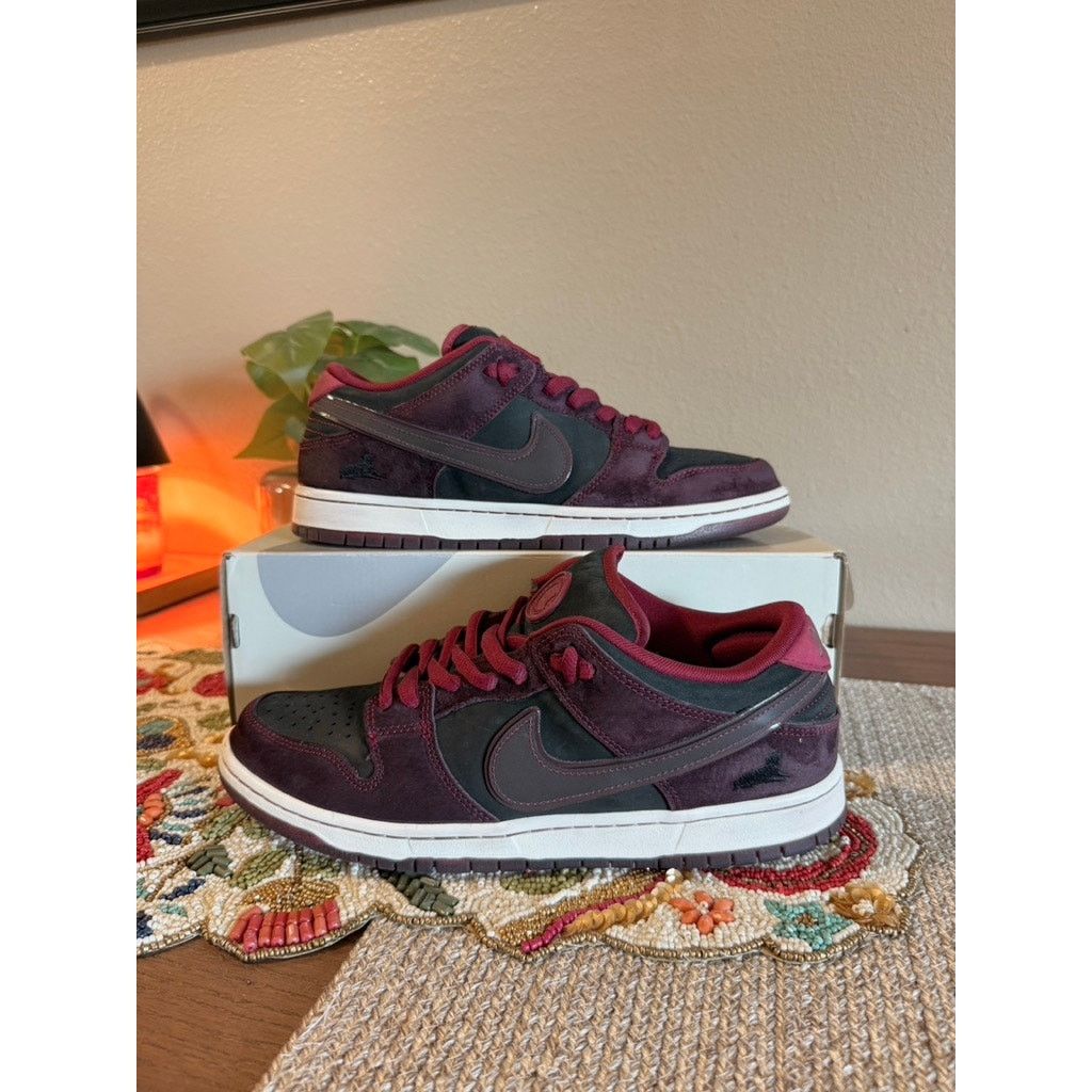 Nike Nike SB Dunk Low Riot Skateshop Mahogany Dark Beetroot Red Size US 10.5 / EU 43-44 - 1 Thumbnail