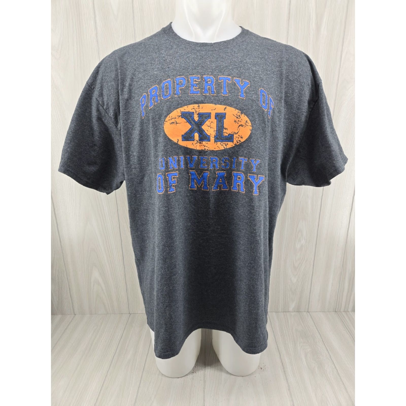 Gildan University of Mary UMary Marauders Men's Logo T-Shirt Gray 2XL Shirt Short Sleeve Logo 90s/2000s Theme Mens Size US XXL / EU 58 / 5 - 2 Thumbnail