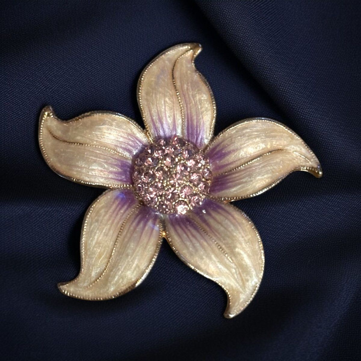 Vintage Vintage large enamel flower brooch Size ONE SIZE - 1 Thumbnail
