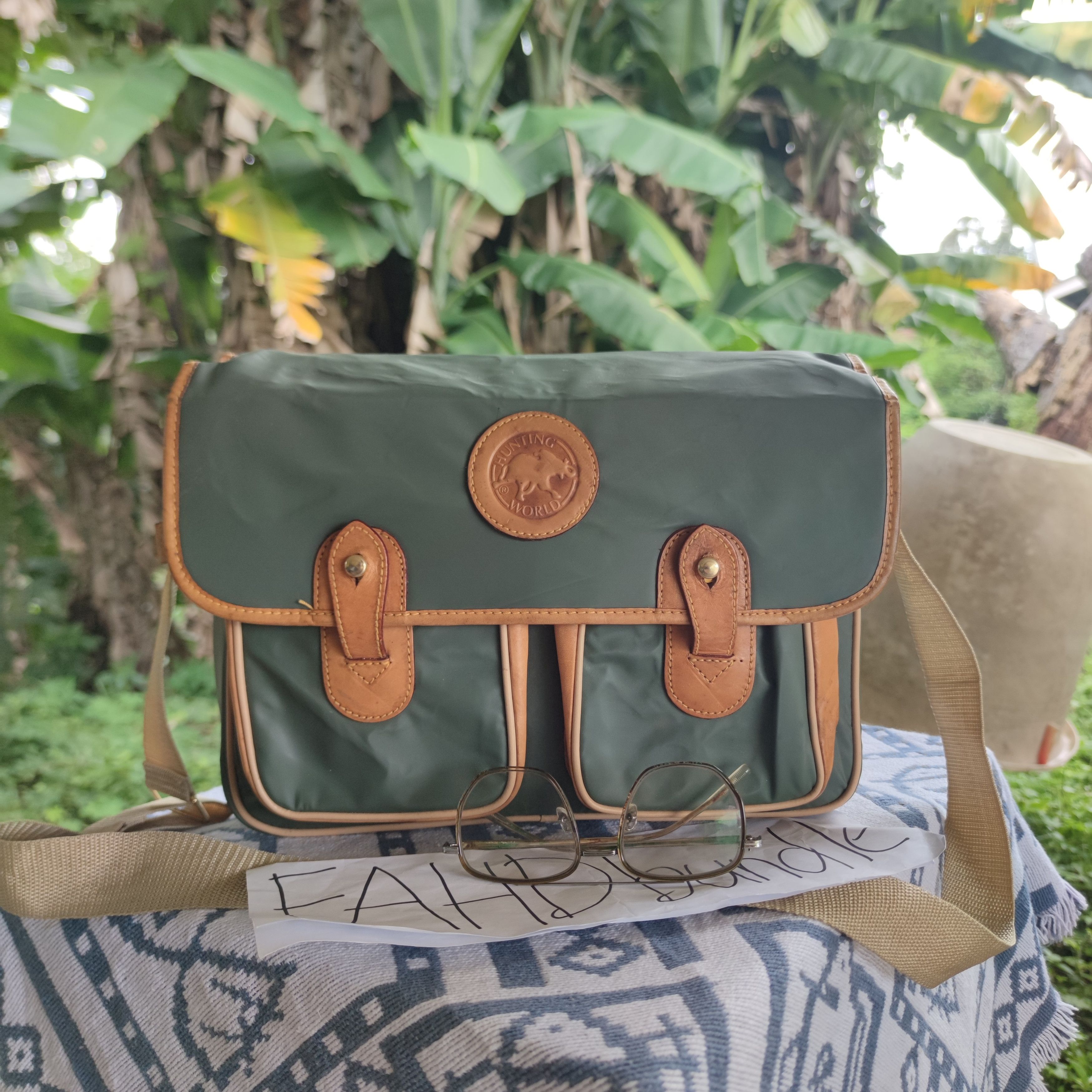 Vintage VINTAGE HUNTING WORLD MESSENGER BAG MADE IN FRANCE Size ONE SIZE - 9 Thumbnail