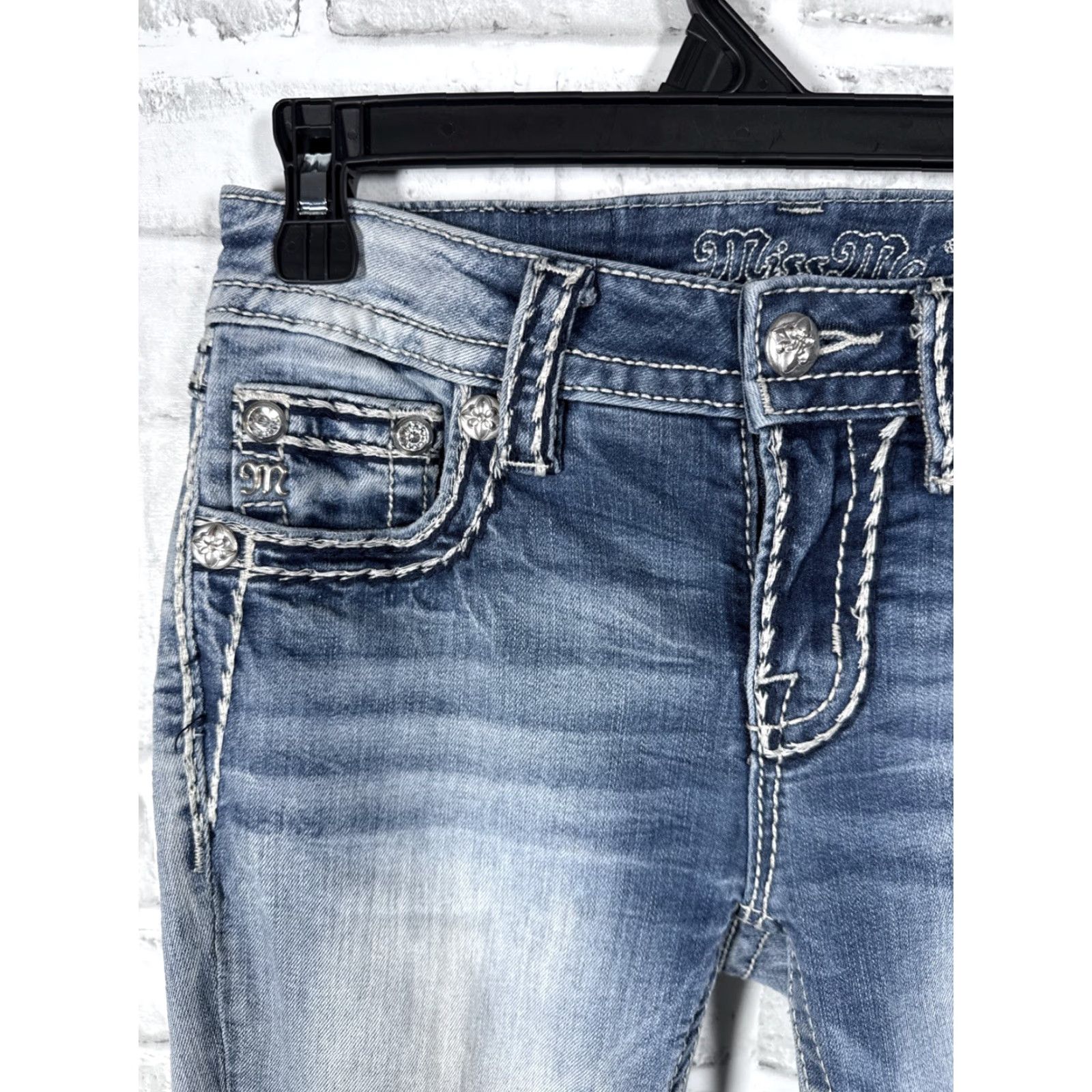 Miss Me MISS ME Mid-RISE Capri Jeans Size 25 x 24 Women Blue Capris Jeans Regular 25 24 Womens Size 42" / US 20 - 6 Thumbnail