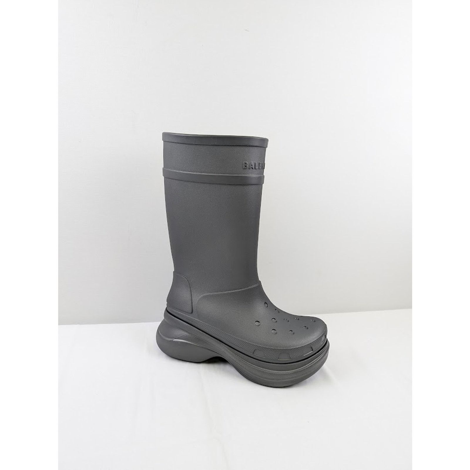 Balenciaga o1rshd1 Crocs Rubber Boots in Grafite Size US 10 / EU 43 - 1 Thumbnail