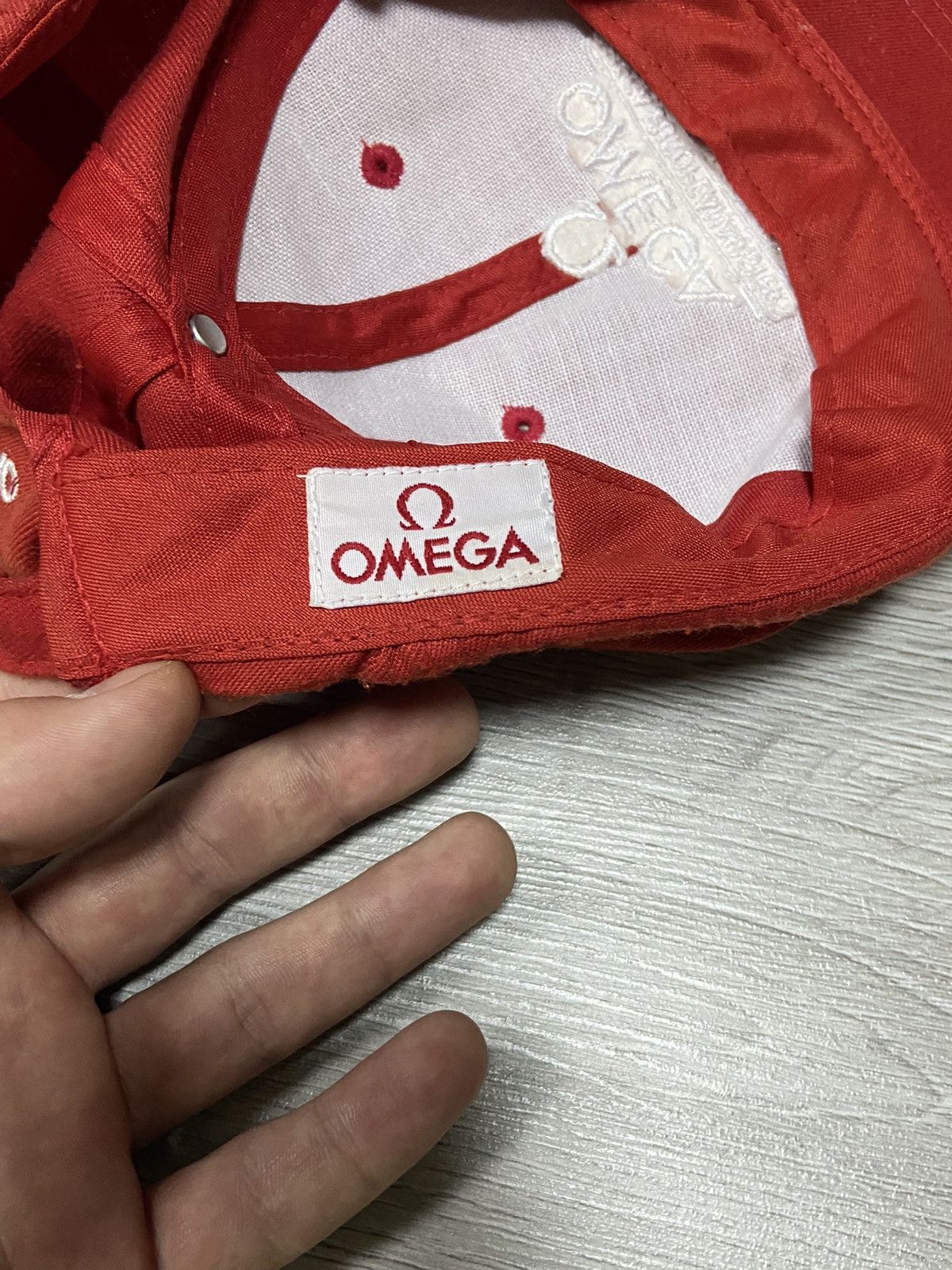 Peak Performance Omega red cap Crans Montana hat Size ONE SIZE - 6 Thumbnail