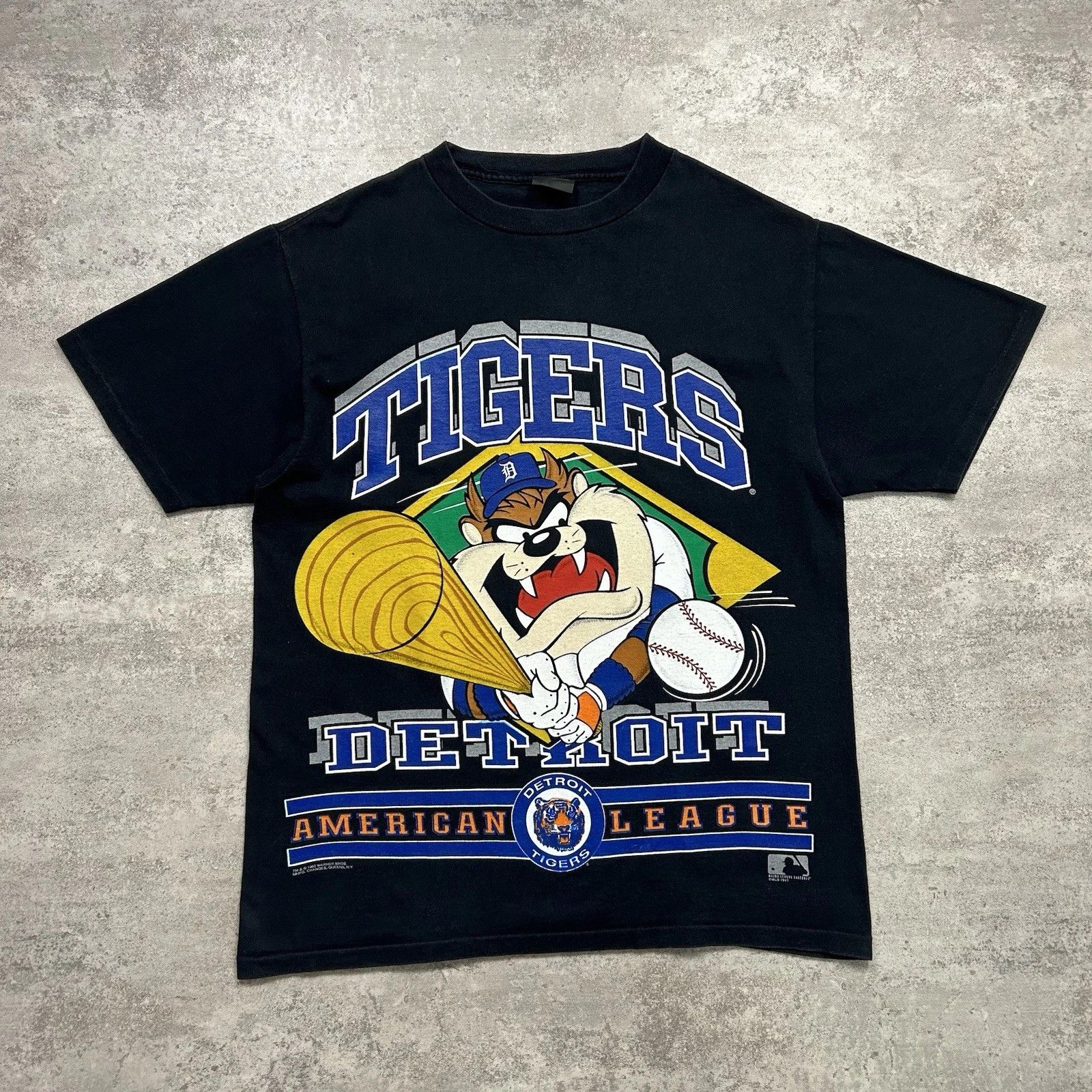 MLB × Vintage DETROIT TIGERS LOONEY TUNES 1993 WARNER BROS TAZ AOP T-SHIRT Size US L / EU 52-54 / 3 - 1 Thumbnail