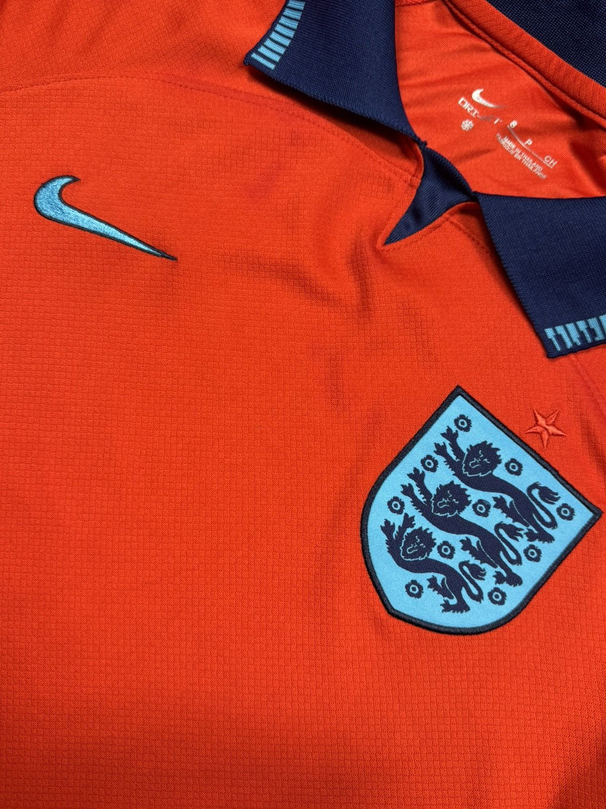 Nike Nike England 2022/23 Away Jersey — Vibrant Crimson Size US S / EU 44-46 / 1 - 4 Thumbnail