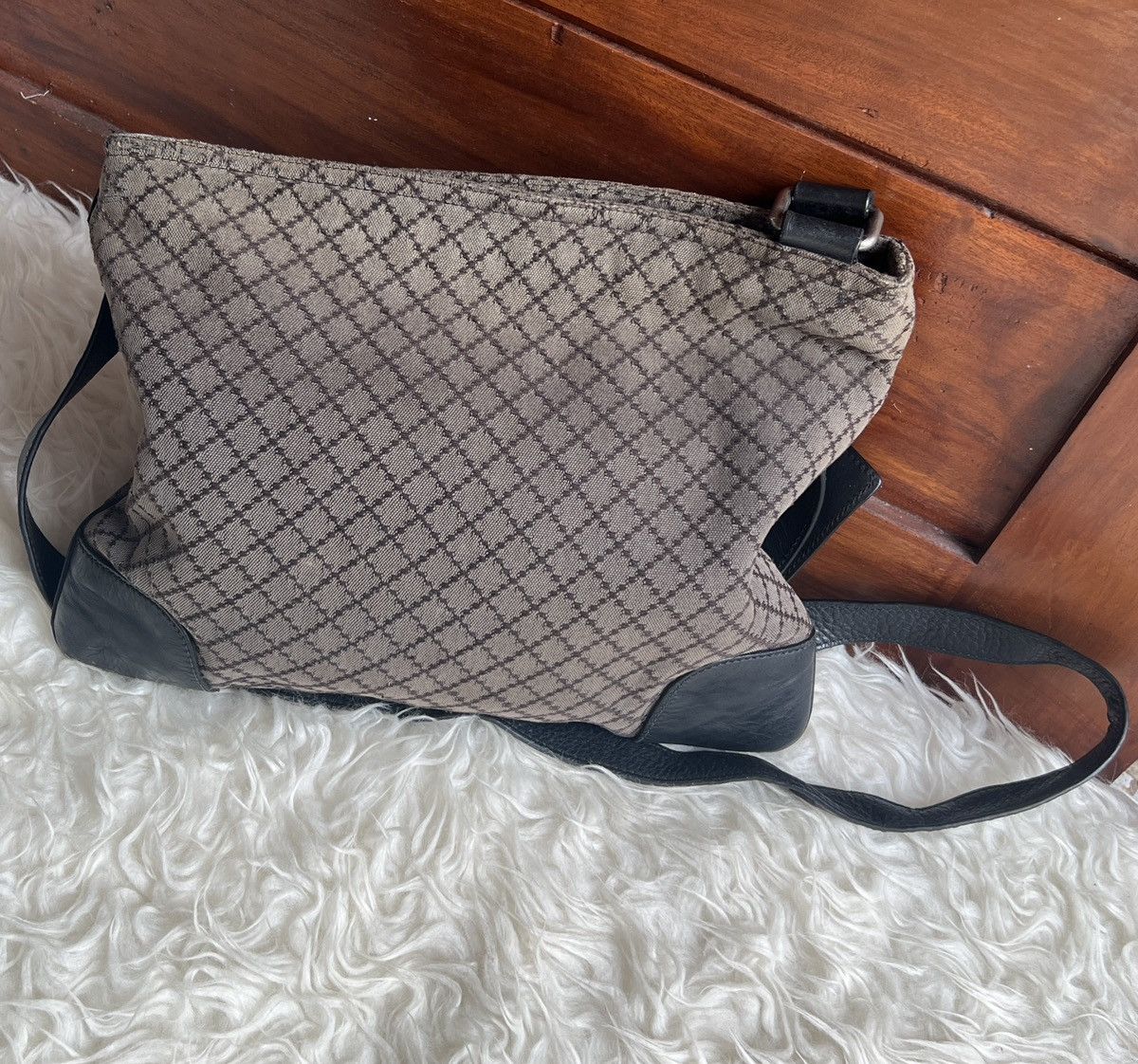 Gucci Authentic Gucci Black Diamante Canvas Crossbody Bag Size ONE SIZE - 2 Thumbnail