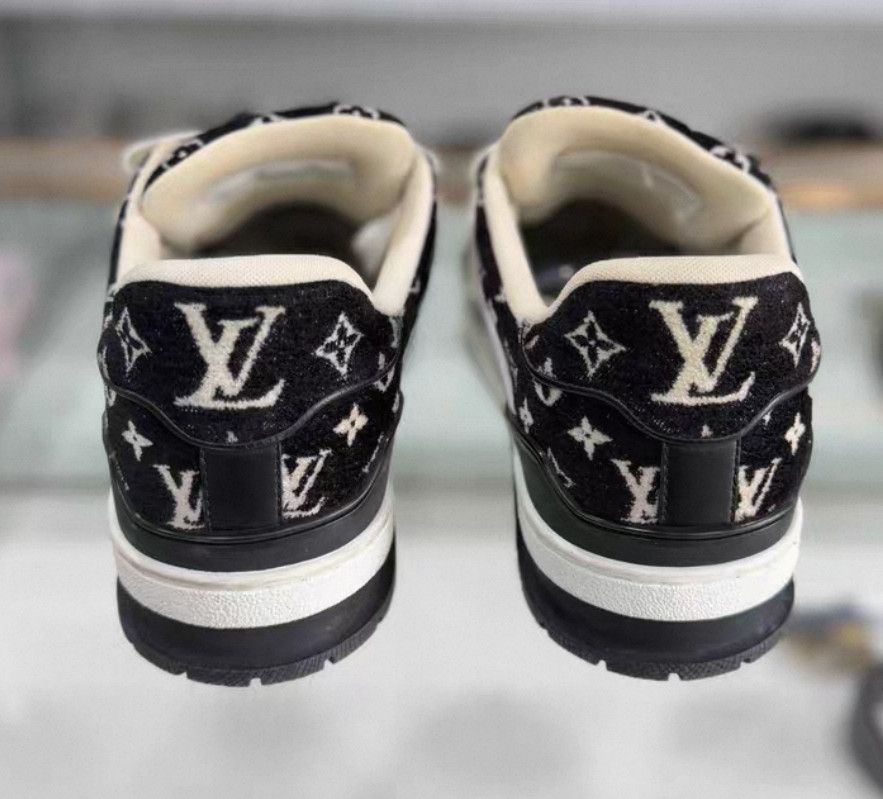 Louis Vuitton Louis Vuitton Trainer flocked black and white full-print c Size US 7 / EU 40 - 3 Thumbnail