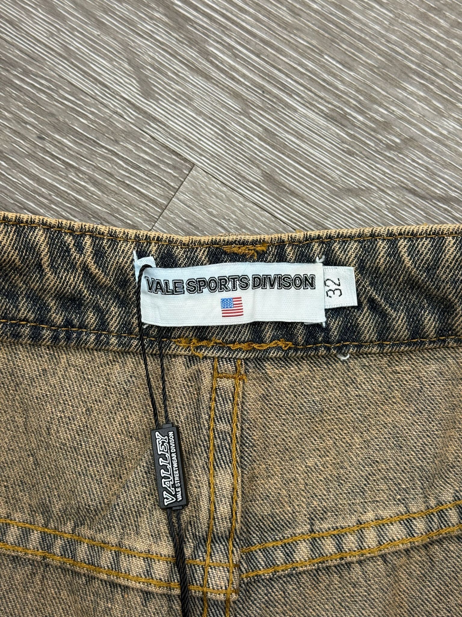Vale Vale Forever "Rainstorm" Jorts Mid Wash Size US 32 / EU 48 - 3 Thumbnail