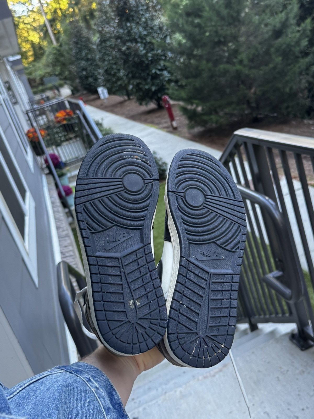 Jordan Brand Jordan 1 Mochas Size US 10.5 / EU 43-44 - 4 Thumbnail