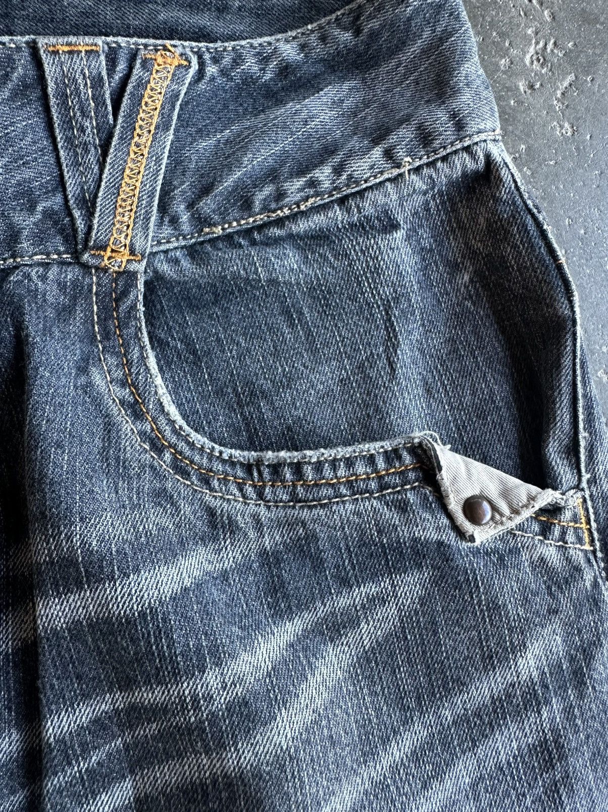 Japanese Brand VINTAGE ROOT THREE JEANS STORM BLACK WASHED RARE DENIM PANTS Size US 32 / EU 48 - 12 Thumbnail