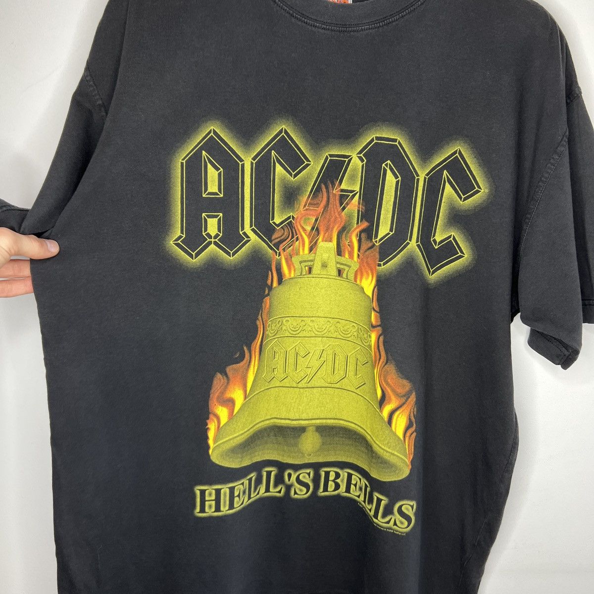 AC/DC × Band Tees × Vintage Vintage AC DC Hell’s Bells Faded Tshirt World Tour 2000 2001 Size US L / EU 52-54 / 3 - 4 Thumbnail