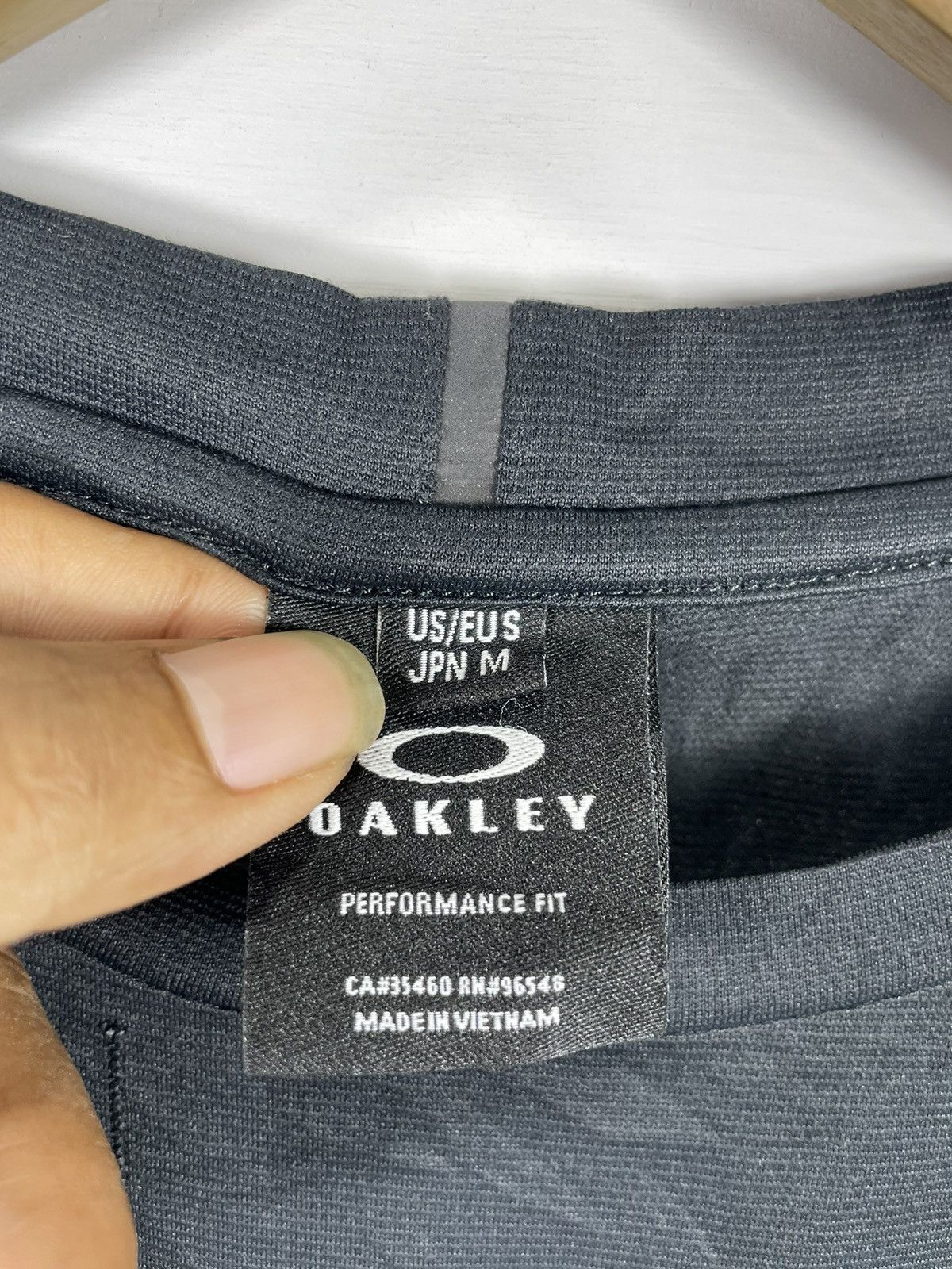 Oakley × Vintage 💸BINDING OFFER💸 Oakley Surf t-shirt Size US M / EU 48-50 / 2 - 3 Thumbnail