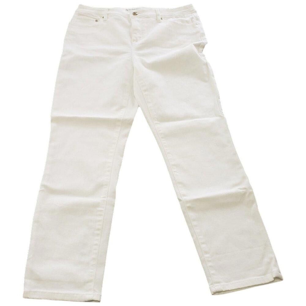 Chicos CT1493 Chico's NWT White So Slimming Girlfriend Crop Jean 8M Size 30" / US 8 / IT 44 - 1 Thumbnail