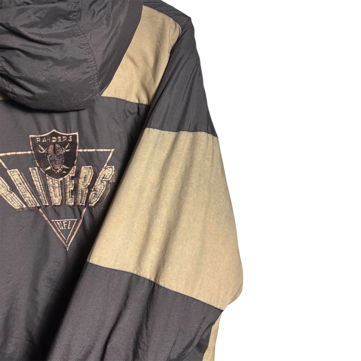 NFL Vintage 90s Raiders Puffer Hoodie Bomber Jacket / Distressed Size US XL / EU 56 / 4 - 13 Thumbnail