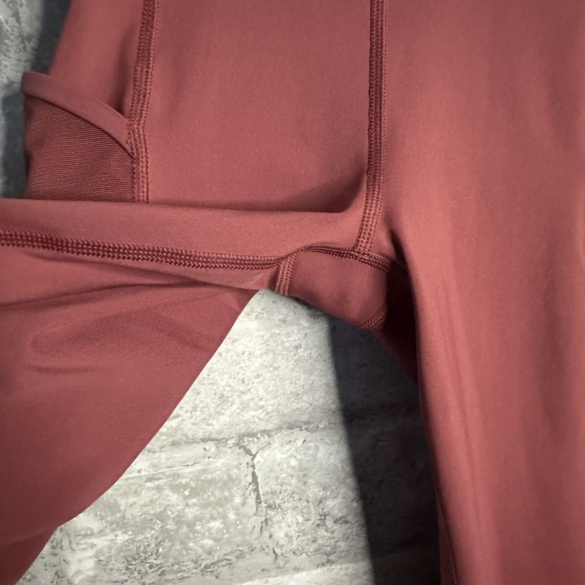 Athleta Athleta Ultimate Stash Mesh 7/8 Tight NWT Size XXS Burgundy Size 24" / US 00 / IT 34 - 6 Thumbnail