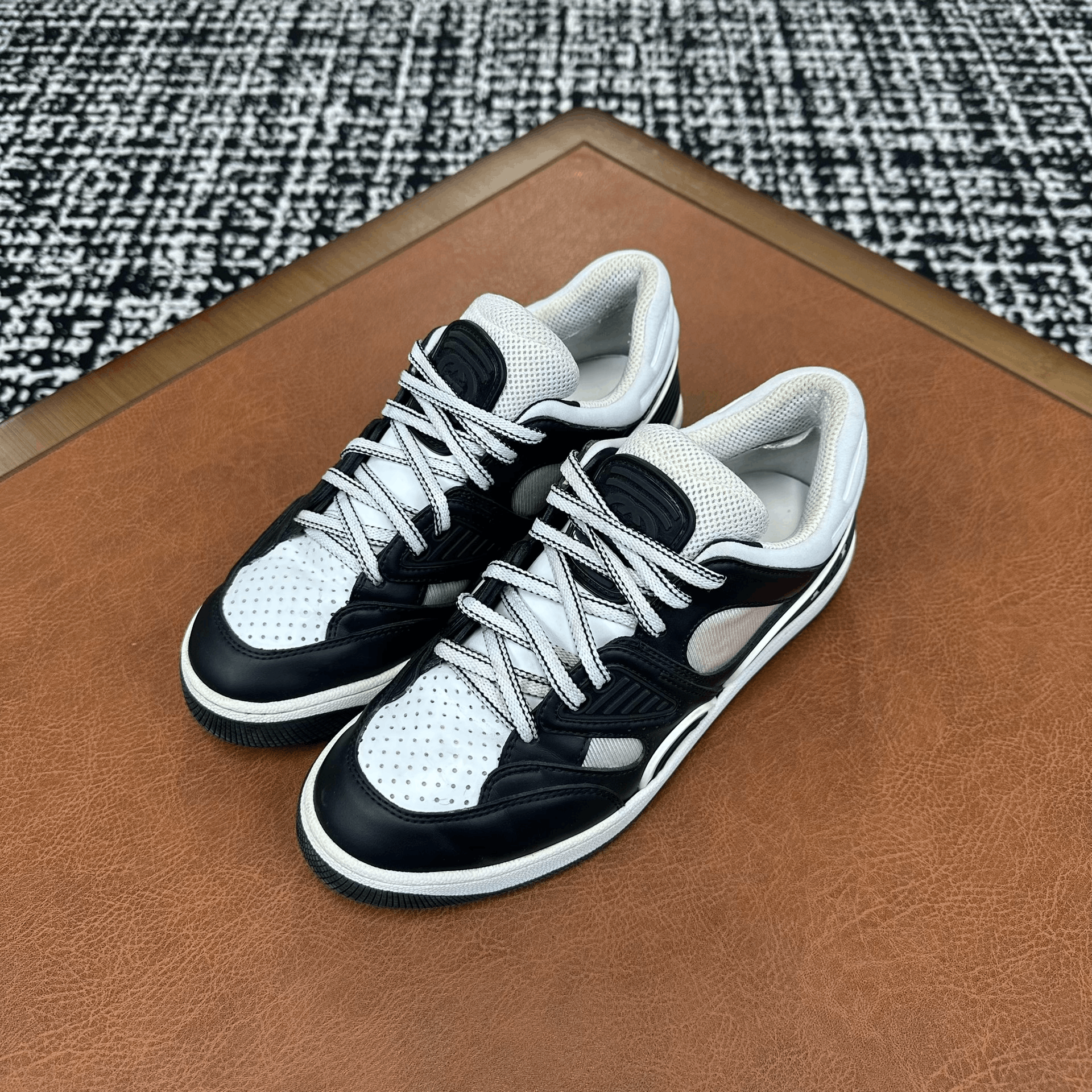 Gucci Gucci Black Lowtop Sneakers it_38 Women Size US 8 / IT 38 - 1 Thumbnail