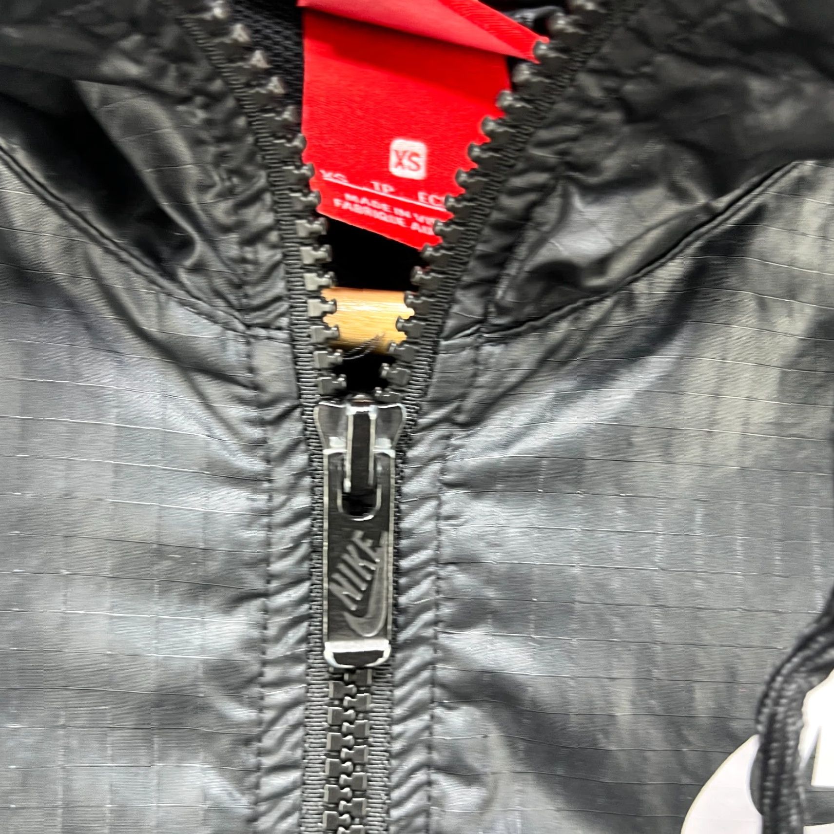 Nike VINTAGE Nike Windbreaker Jacket Womens XS Black Windbreaker XS Womens Nike Jacket Vintage Windbreaker Black XS Size XS / US 0-2 / IT 36-38 - 4 Thumbnail