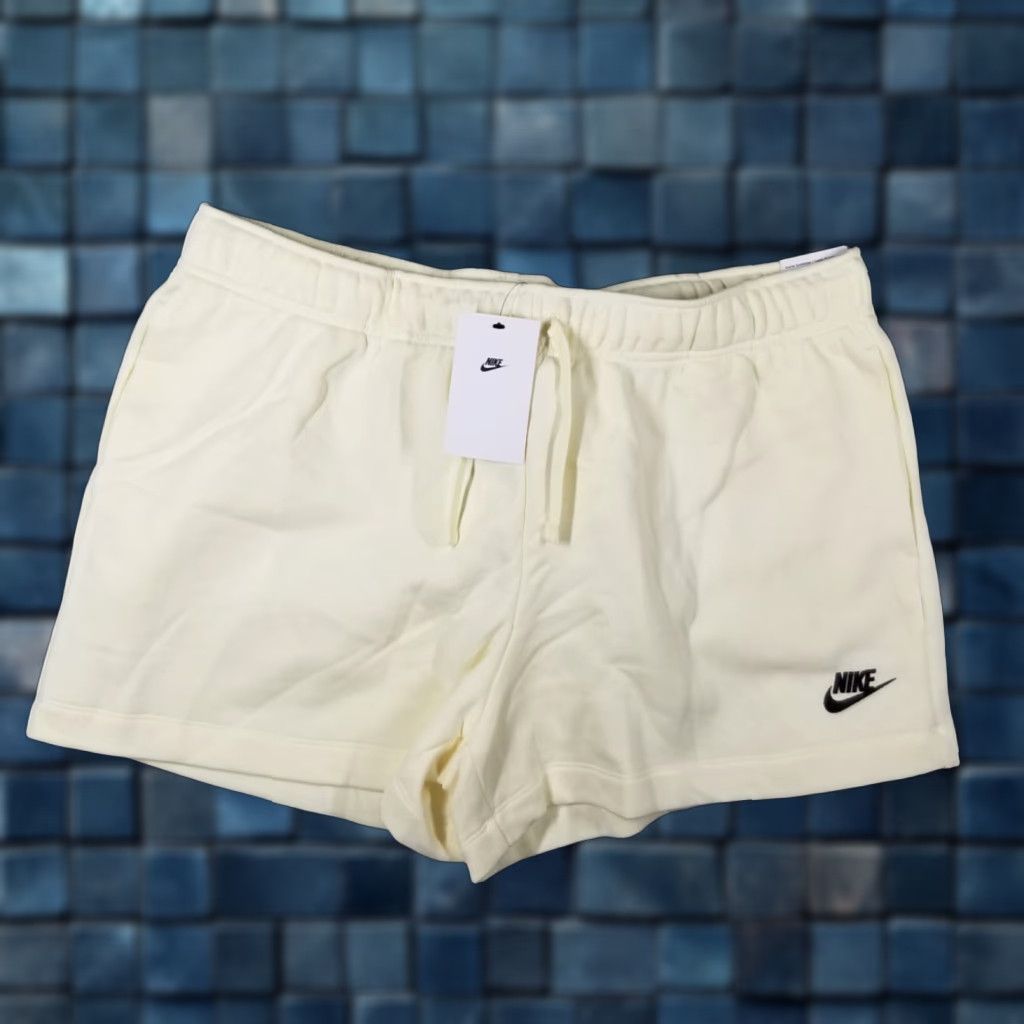 Nike VINTAGE Nike Sportswear Club Fleece Shorts Women's XL Coconut Milk Athletic Activewear Sports Size 40" / US 18 - 1 Thumbnail