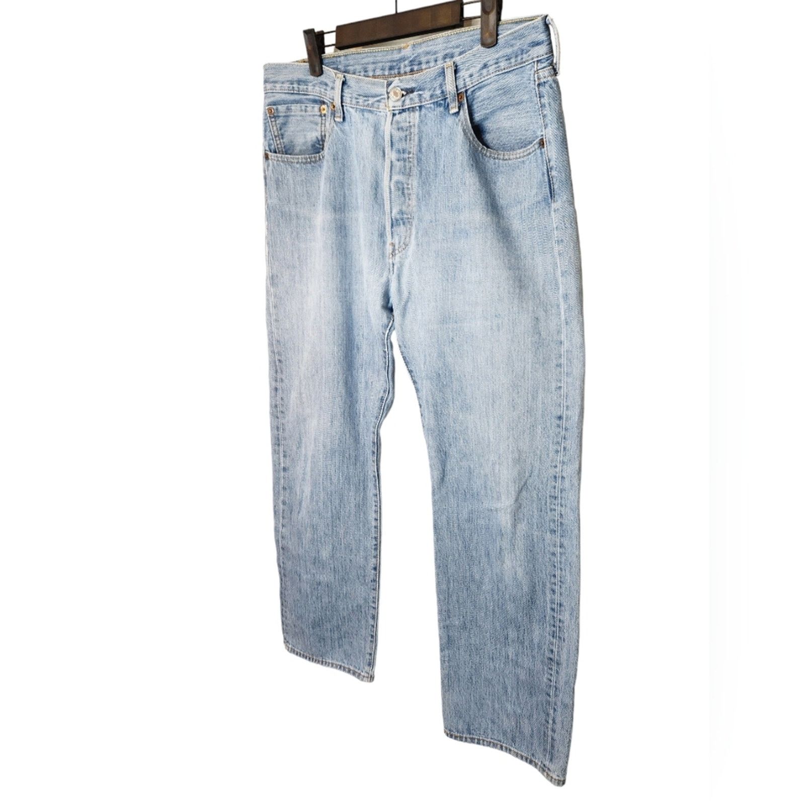 Levi's Levi's 501 Light Wash Straight button fly jeans 36/32 Size US 36 / EU 52 - 2 Thumbnail