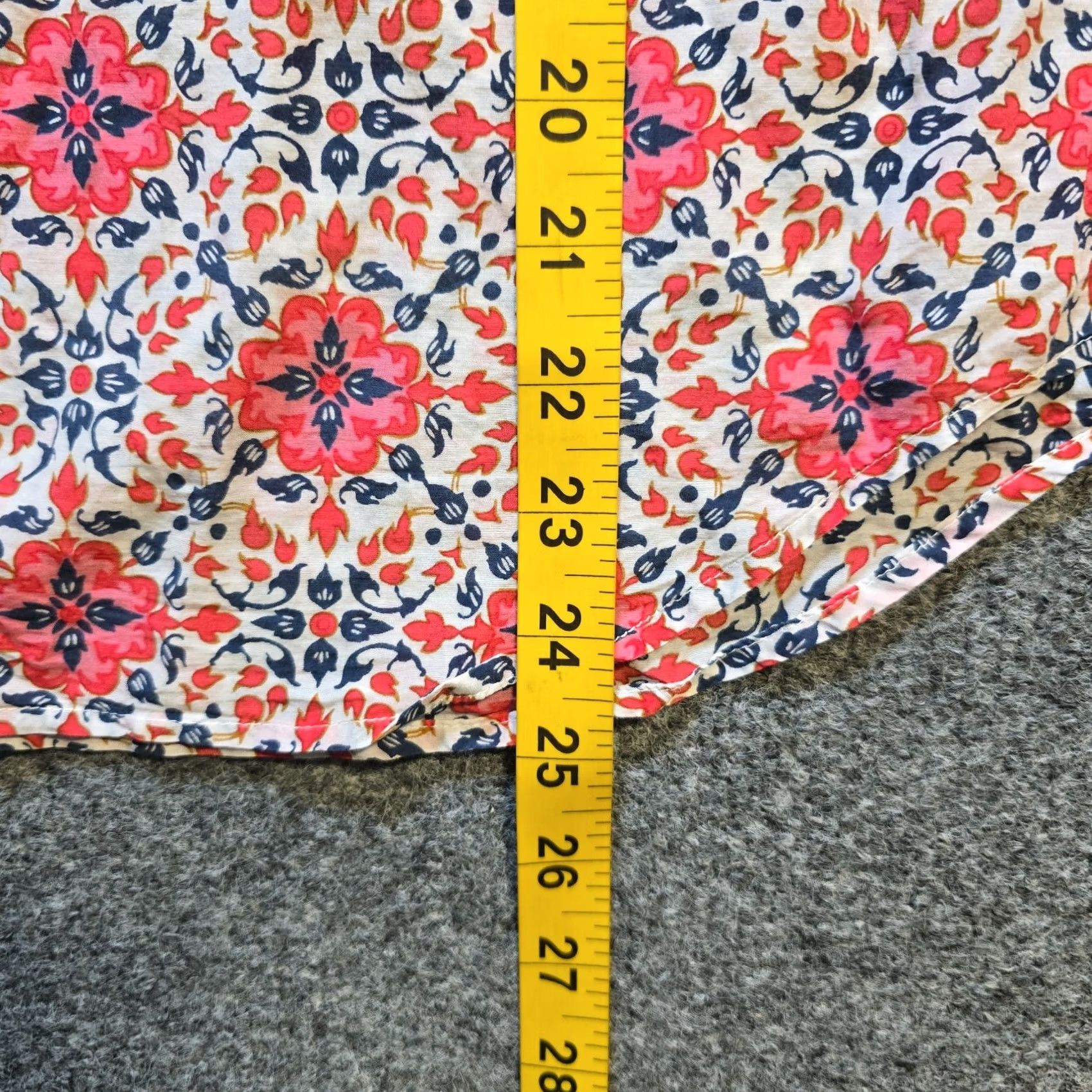 J.Crew J.CREW Top Womens XS Red Floral Long Sleeve Blouse Popover Casual Shirt V-Neck Knit Cotton Woven Lightweight Preppy Regular Men/Women? Size XS / US 0-2 / IT 36-38 - 7 Thumbnail
