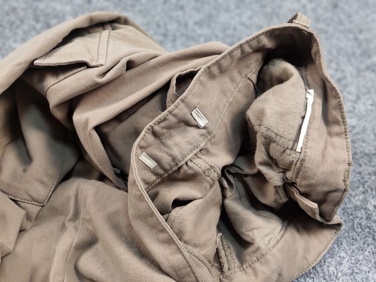 Japanese Brand Vintage 90's Japanese Baggy Beige Cargo Pants Y2K Hype Style Size US 29 - 15 Thumbnail