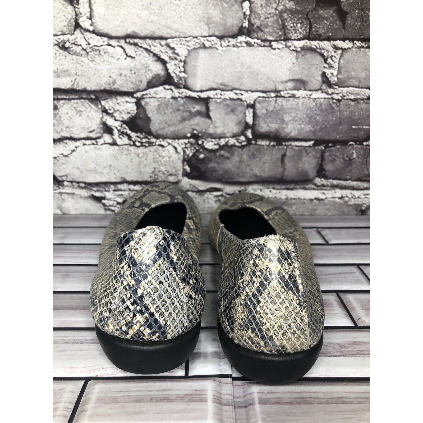 A-Flex The Flexx Gray Python Snake Skin Round Toe Wedge Flats Shoes Size US 8 / IT 38 - 4 Thumbnail