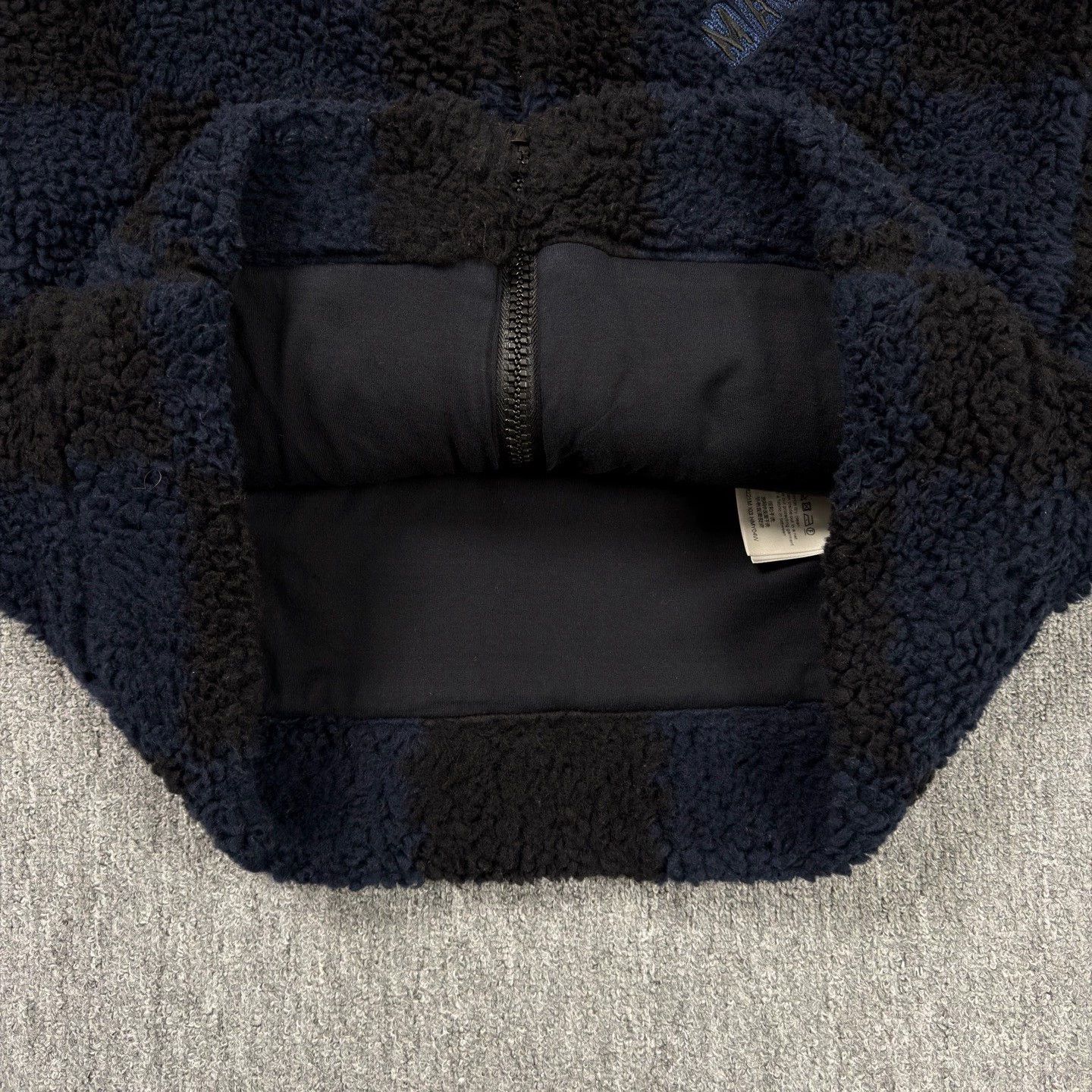Louis Vuitton Louis Vuitton navy blue checkered teddy bear fleece jacket Size L / US 10 / IT 46 - 5 Thumbnail