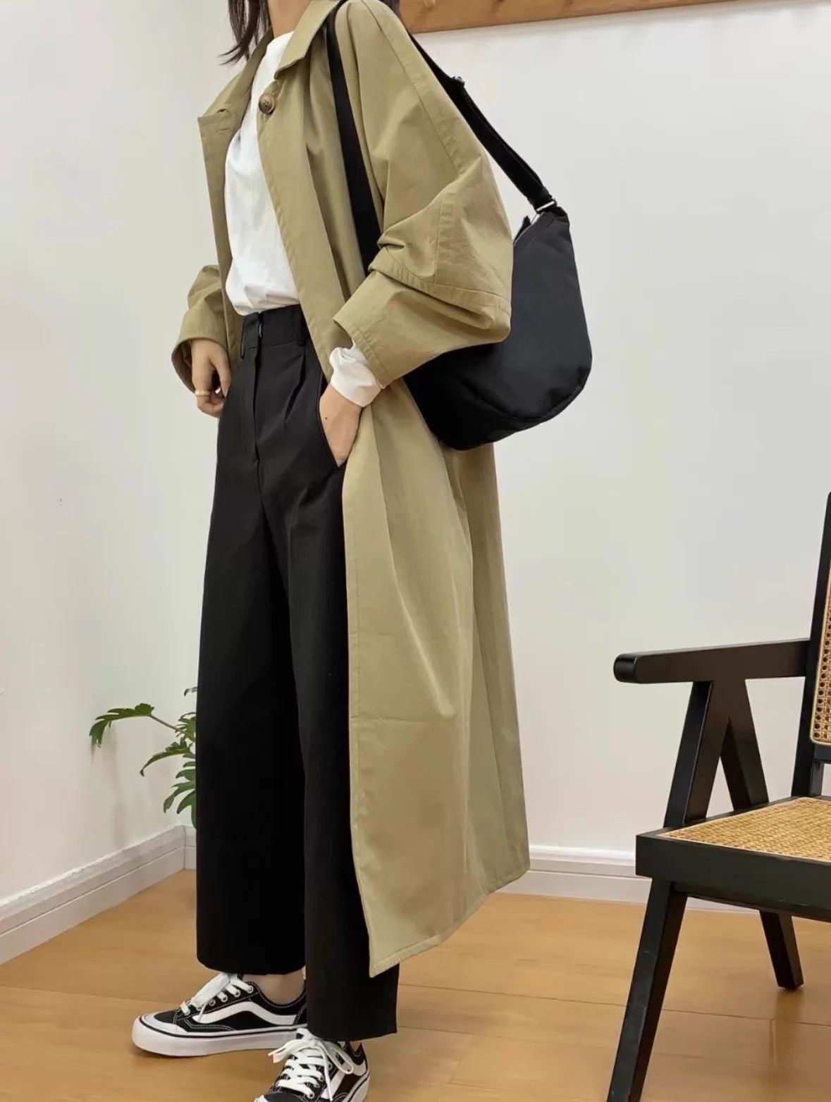 The Row The Row Slouchy Banana Canvas Crossbody Bag Size ONE SIZE - 5 Thumbnail