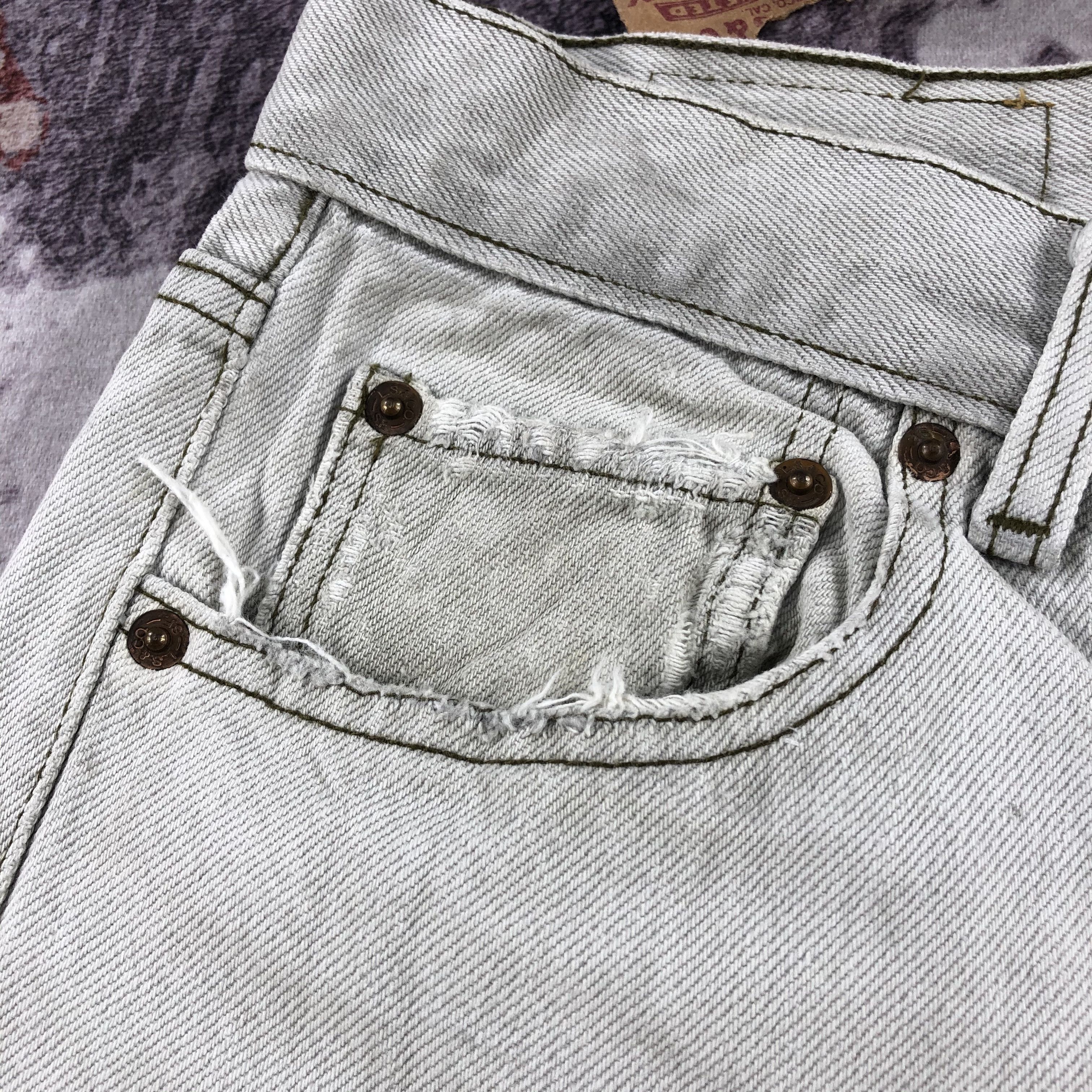Levi's Vintage 90s Light Wash Levis 501 Jeans-JM2685 Size US 35 - 11 Thumbnail