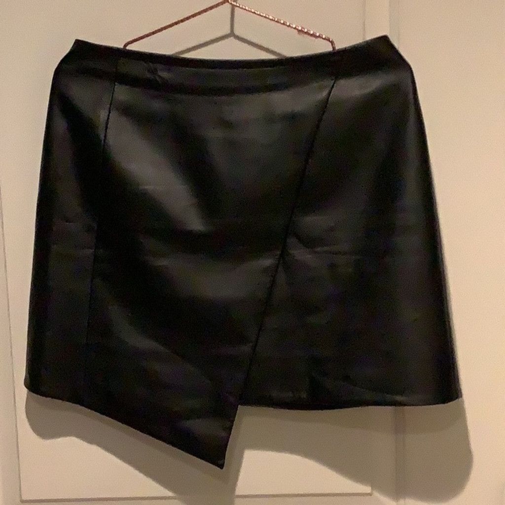 Ted Baker Ted Baker black short leather look skirt Size 8 Size 27" / US 4 / IT 40 - 2 Thumbnail