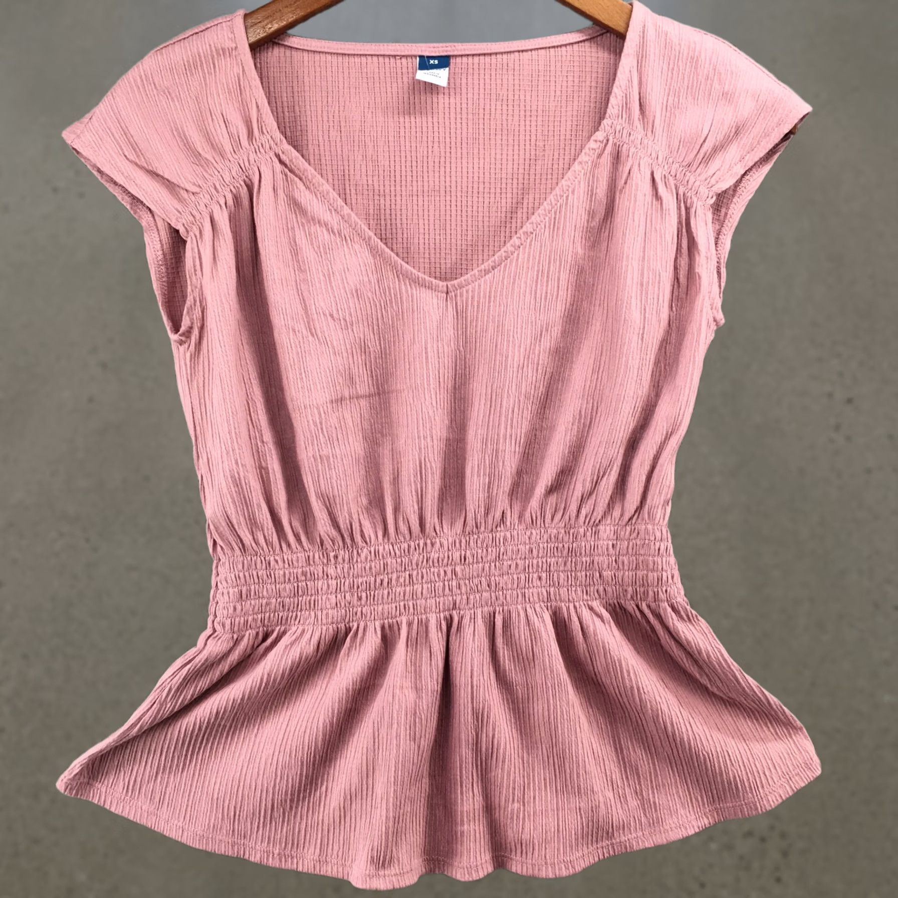 Old Navy Old Navy Blouse Tops Womens XS Pink Vneck Sleeveless Gartered Pullover Casual NEW Size XS / US 0-2 / IT 36-38 - 1 Thumbnail