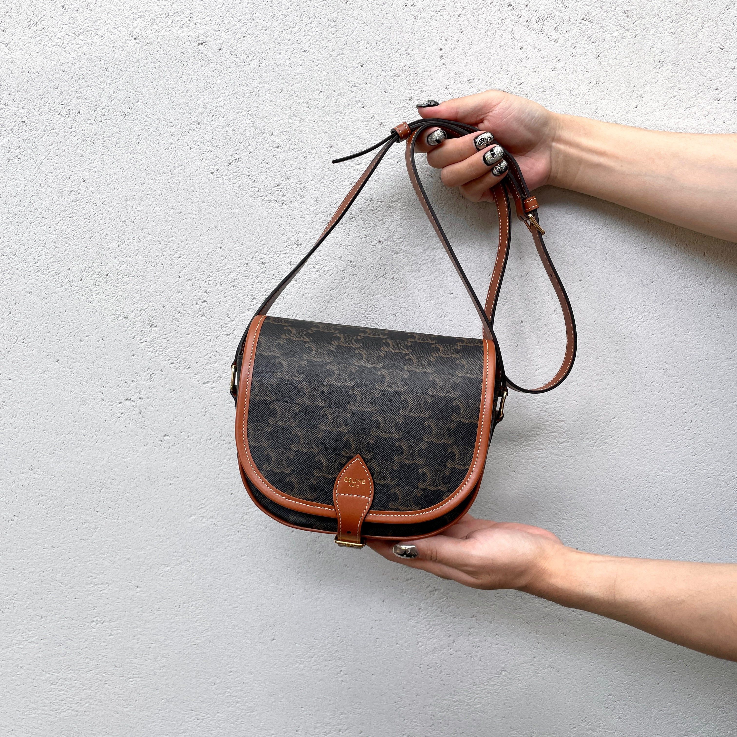 Great Condition Celine Medium Folco Bag In Triomphe Canvas & Calfskin Crossbody Shoulder in Black, Women's