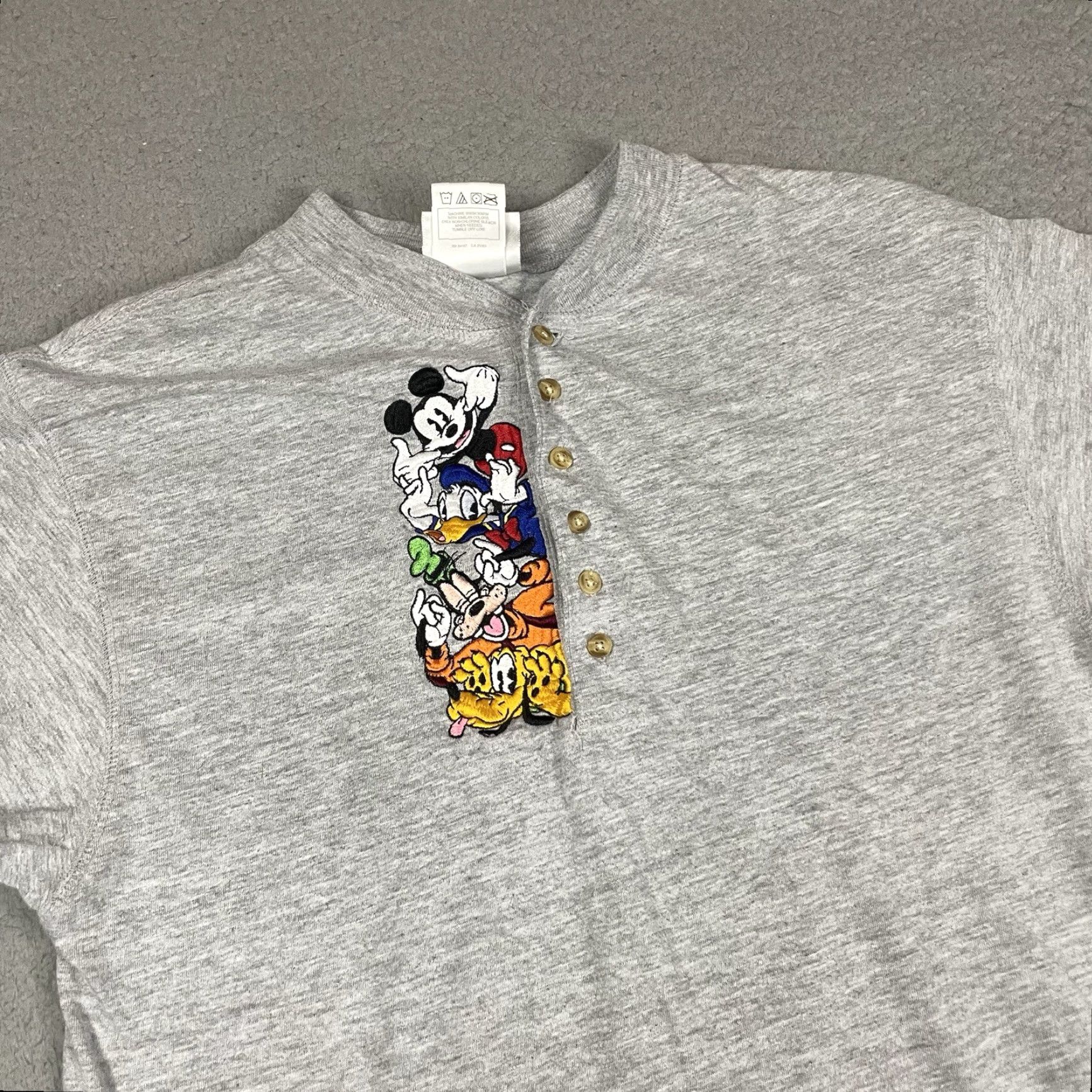 Disney VINTAGE Walt Disney World T Shirt Mens M Gray Mickey Embroidered 90s Disney Cartoon Goofy Pluto Characters Size US M / EU 48-50 / 2 - 2 Thumbnail